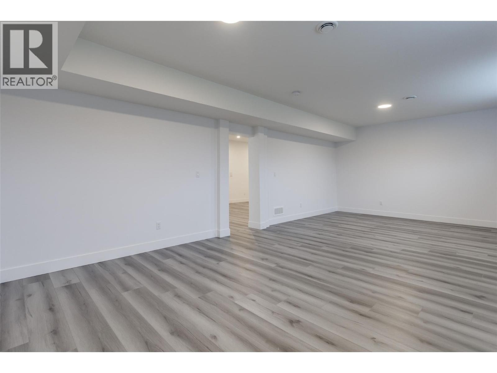 












474 Snowsell Street N

,
Kelowna,




British Columbia
V1L2B3

