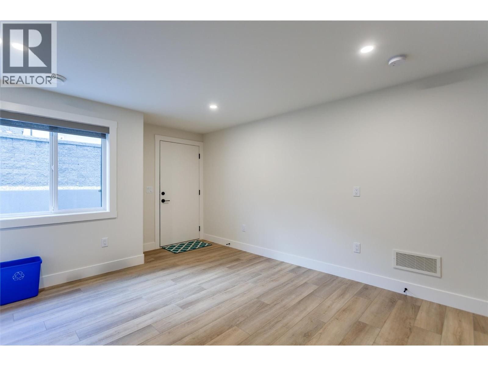 












703 Carnoustie Drive

,
Kelowna,




British Columbia
V1P1V2

