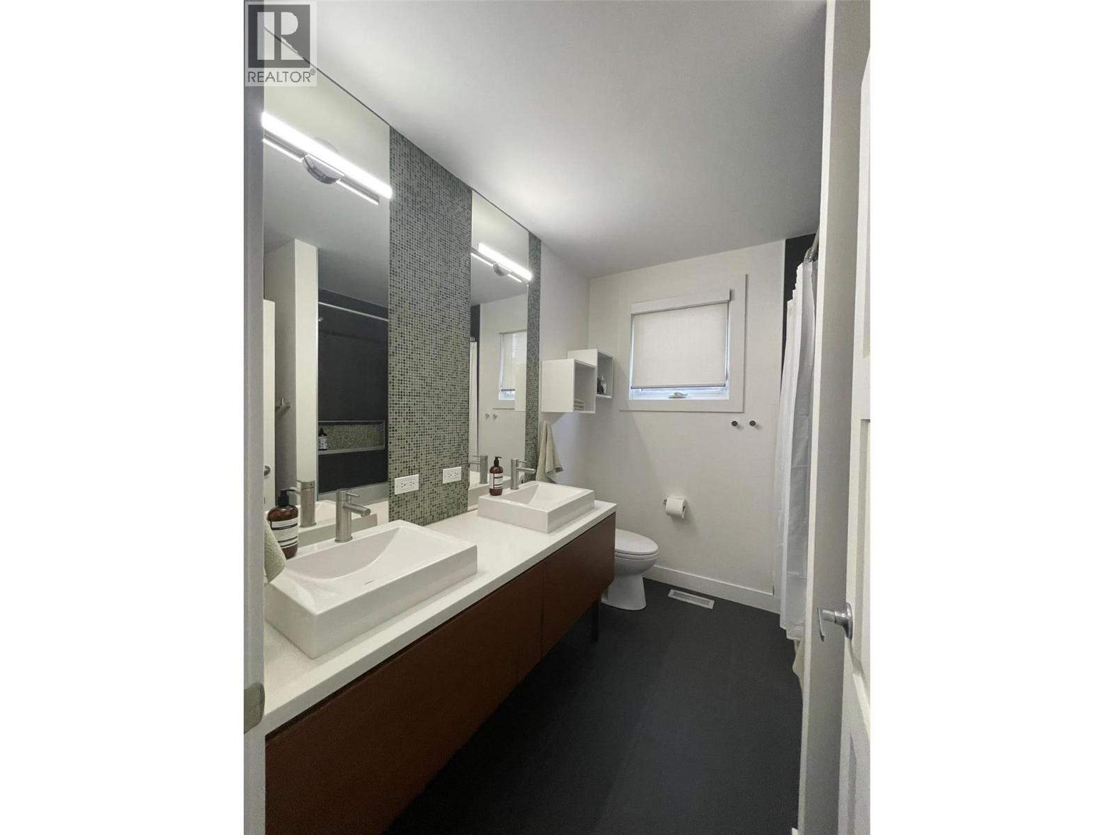 












751 + 753 Martin Avenue N

,
Kelowna,




British Columbia
V1Y6V4

