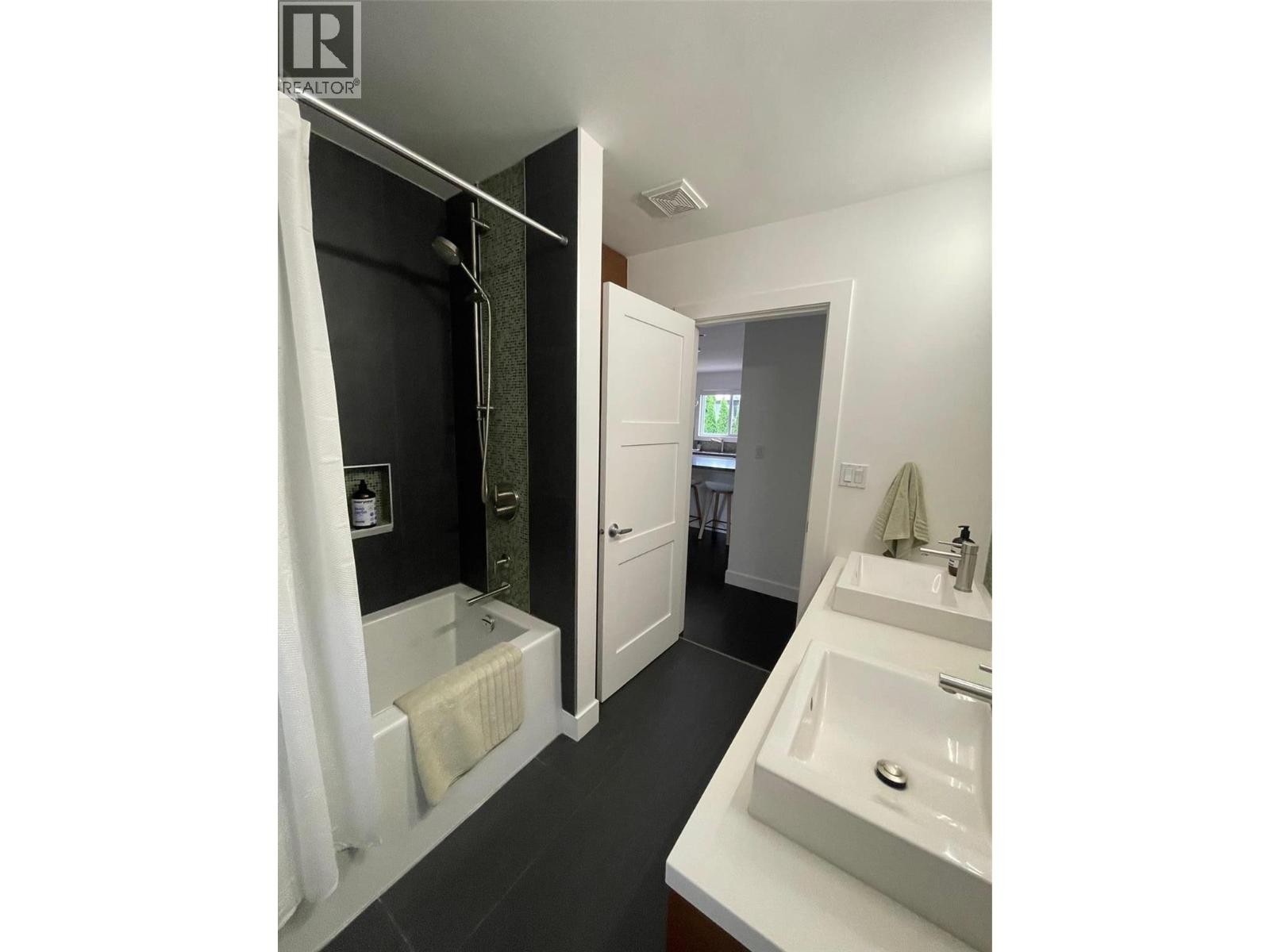 












751 + 753 Martin Avenue N

,
Kelowna,




British Columbia
V1Y6V4

