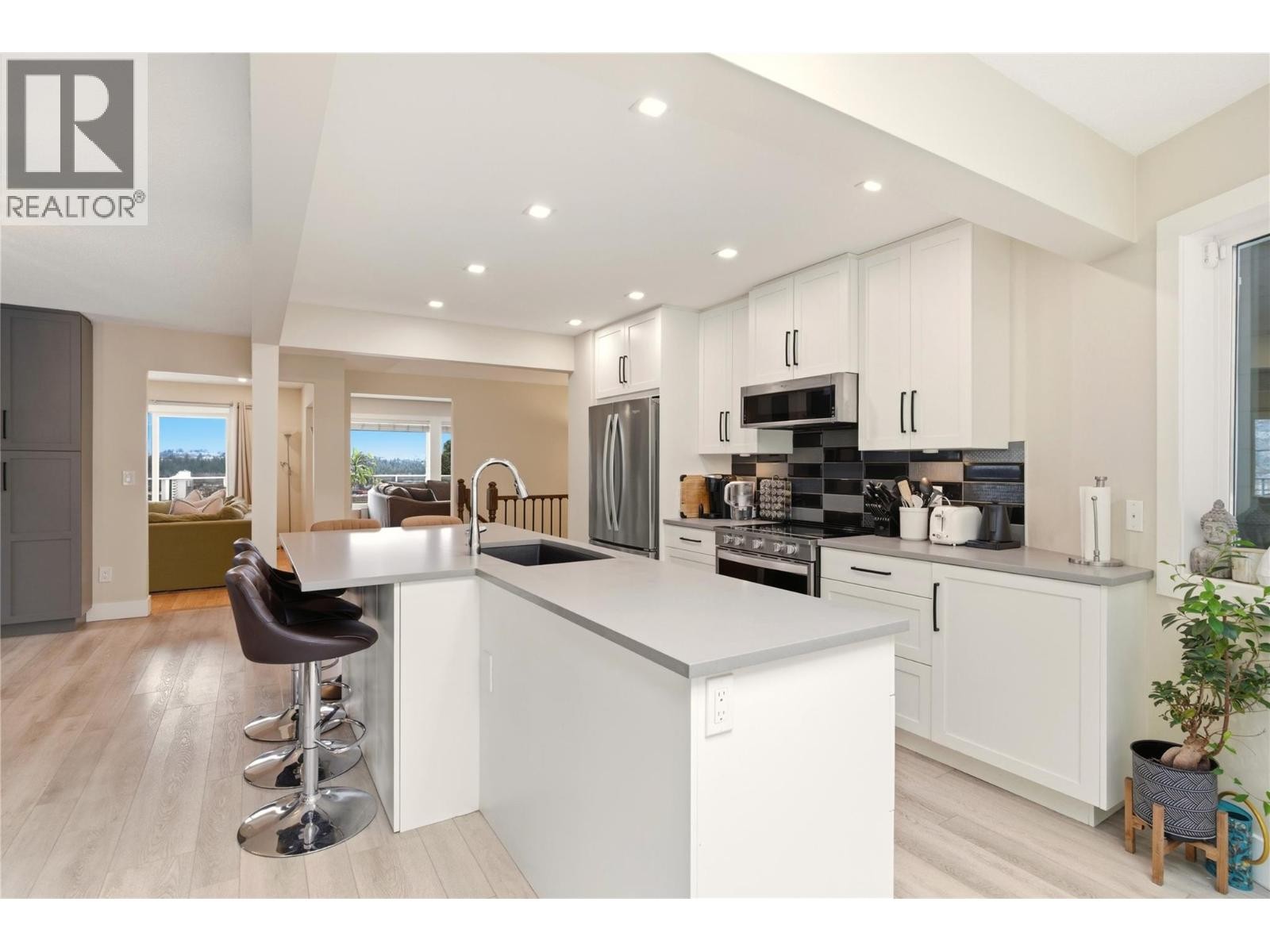 












2218 Omineca Place

,
Kelowna,




British Columbia
V1V1H7

