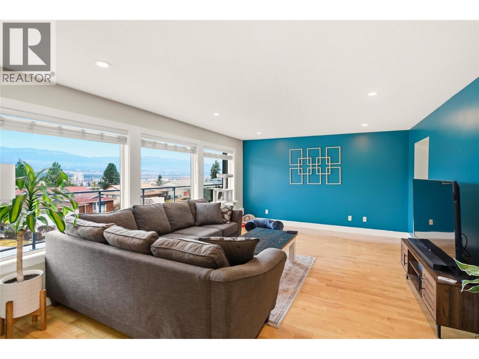 












2218 Omineca Place

,
Kelowna,




British Columbia
V1V1H7

