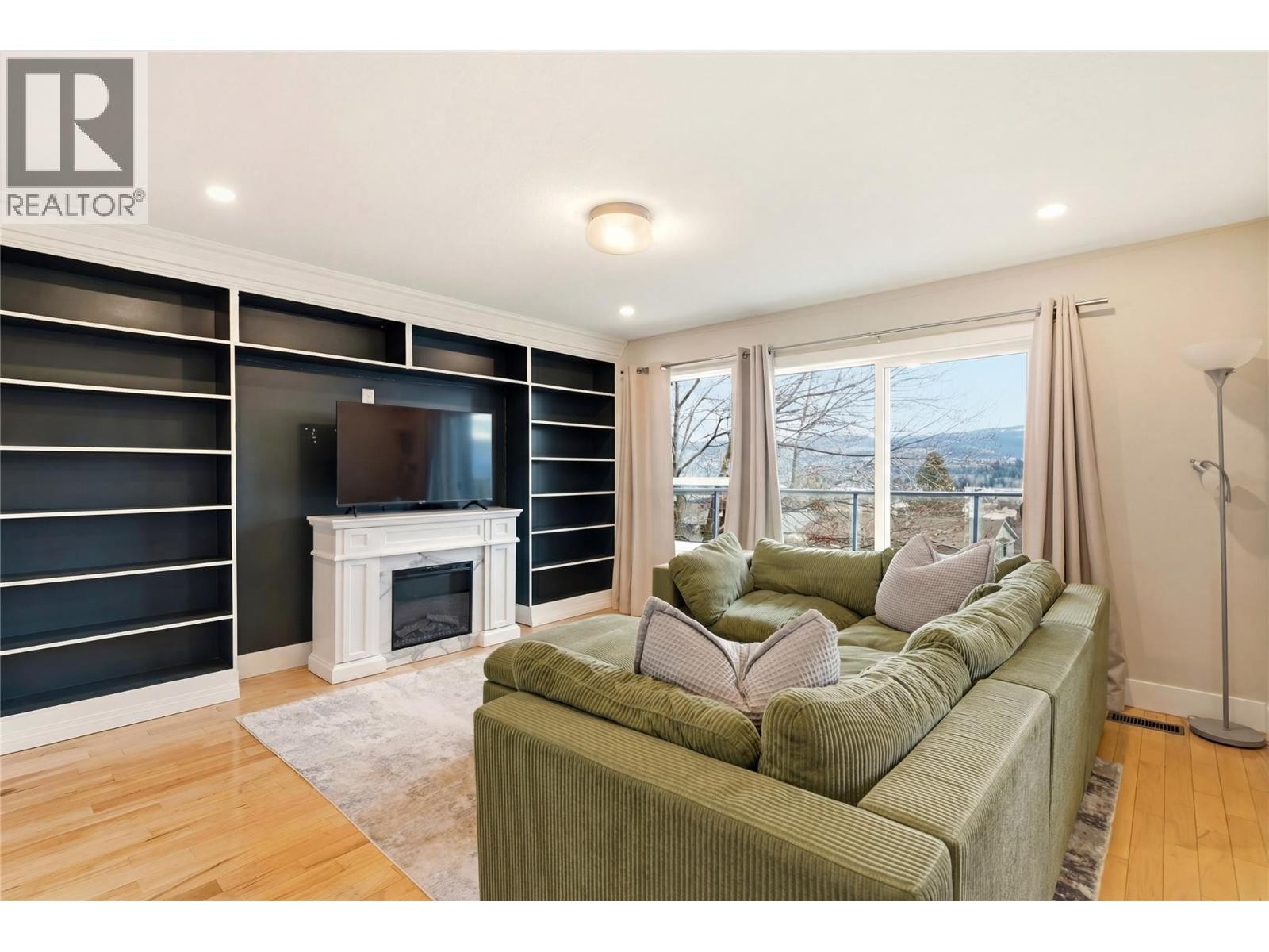 












2218 Omineca Place

,
Kelowna,




British Columbia
V1V1H7

