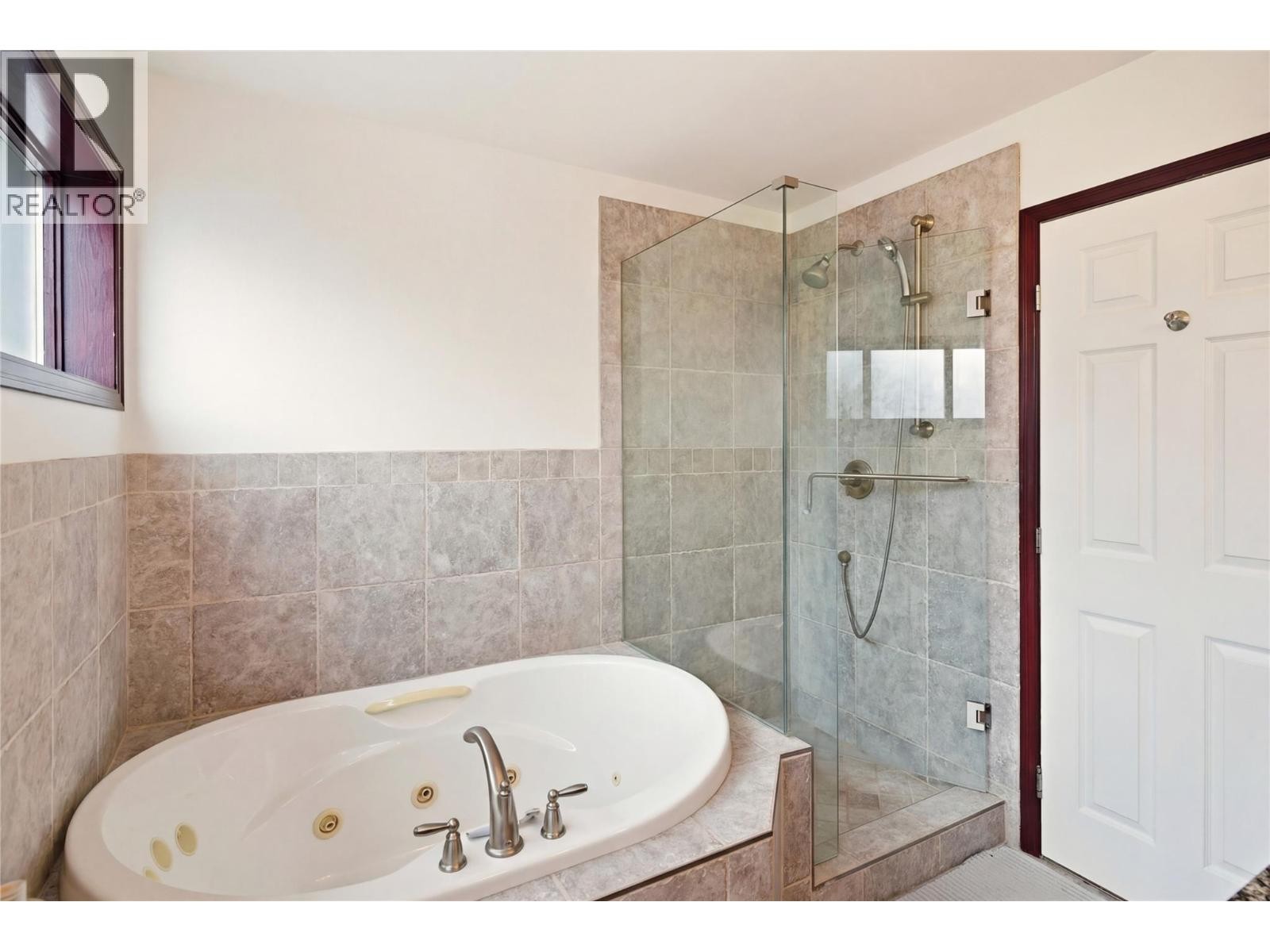 












2218 Omineca Place

,
Kelowna,




British Columbia
V1V1H7

