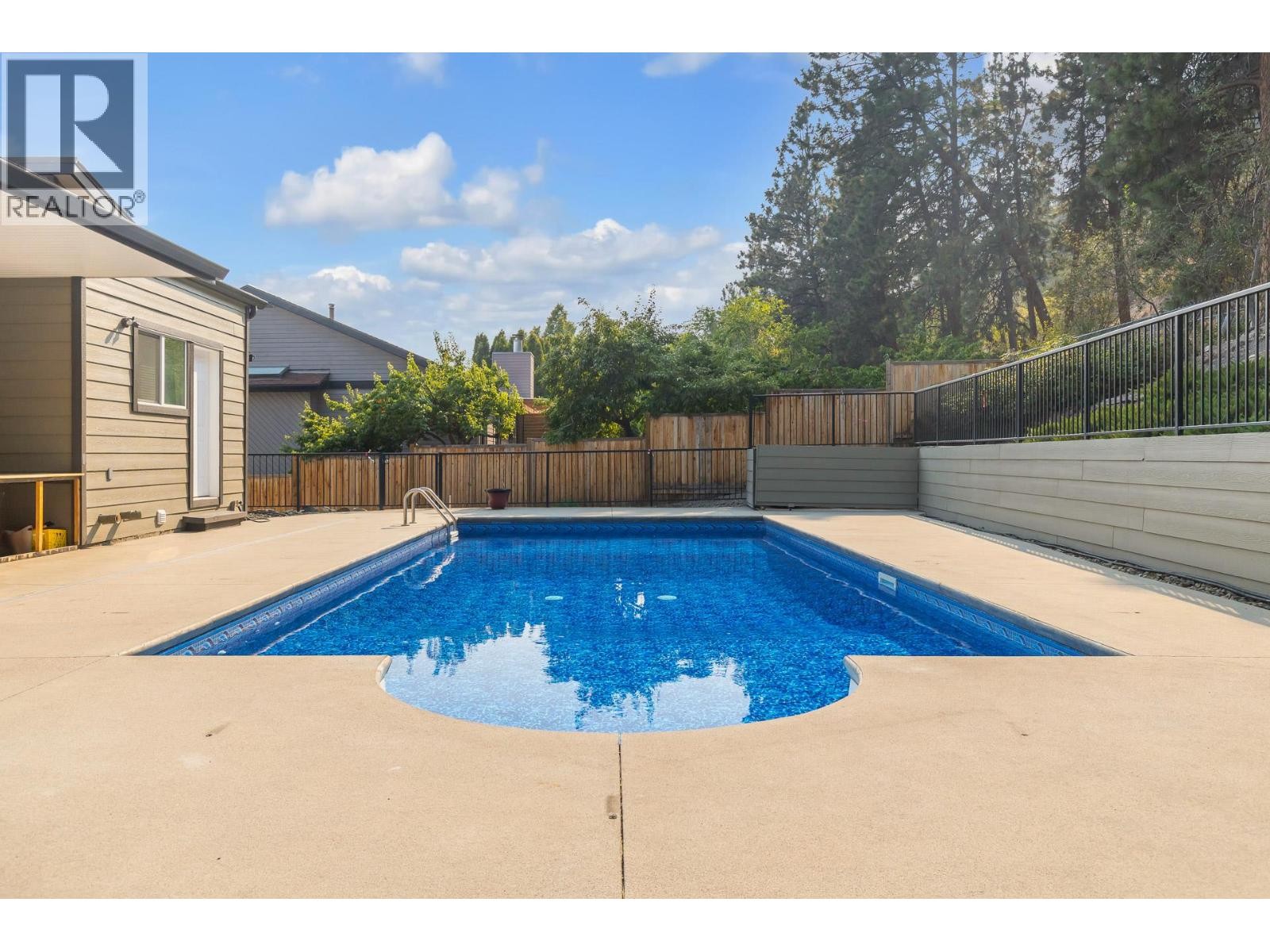 












2218 Omineca Place

,
Kelowna,




British Columbia
V1V1H7

