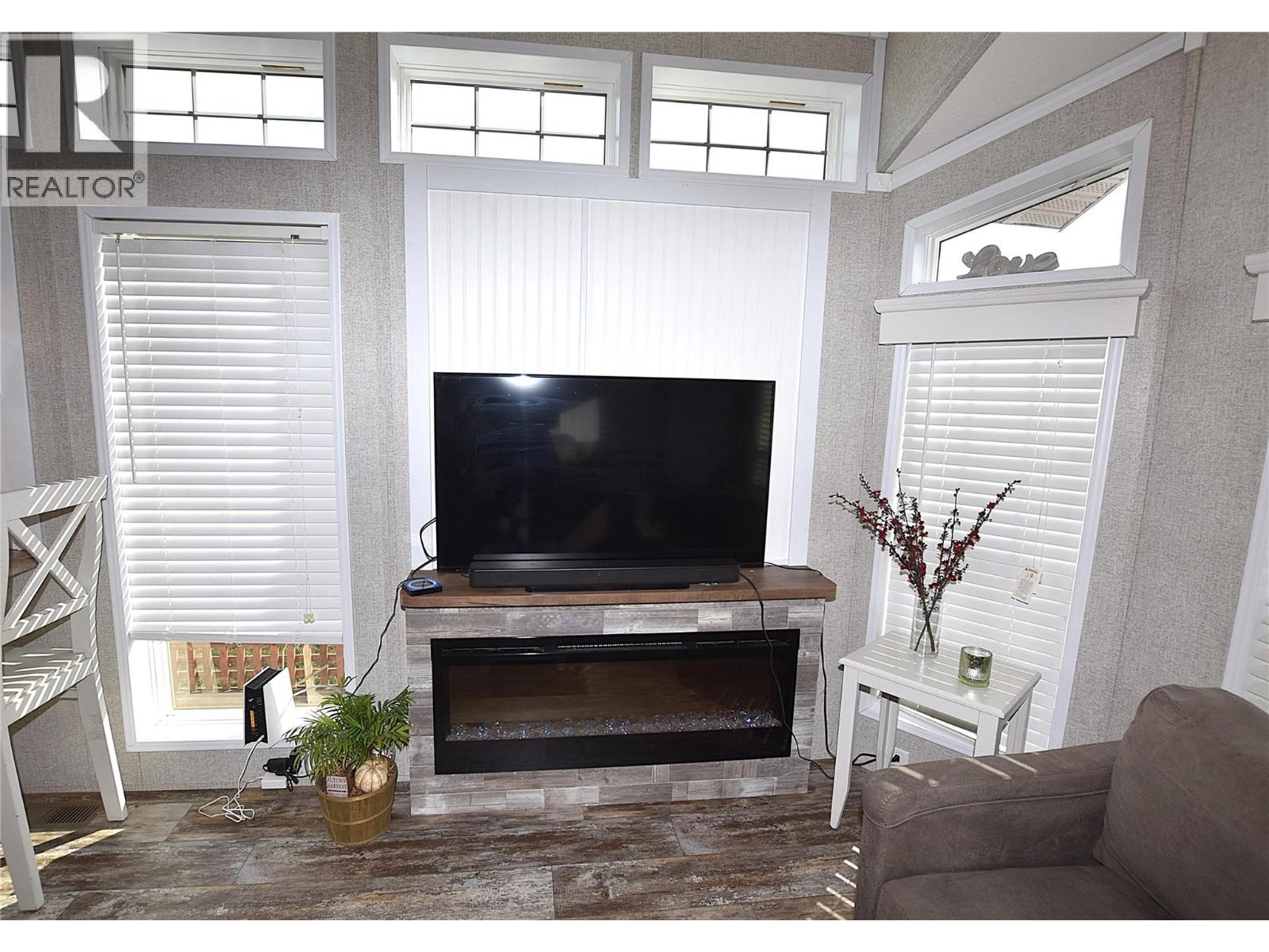 












65 Antoine Unit# 5

,
Vernon,







British Columbia
V1H2A3

