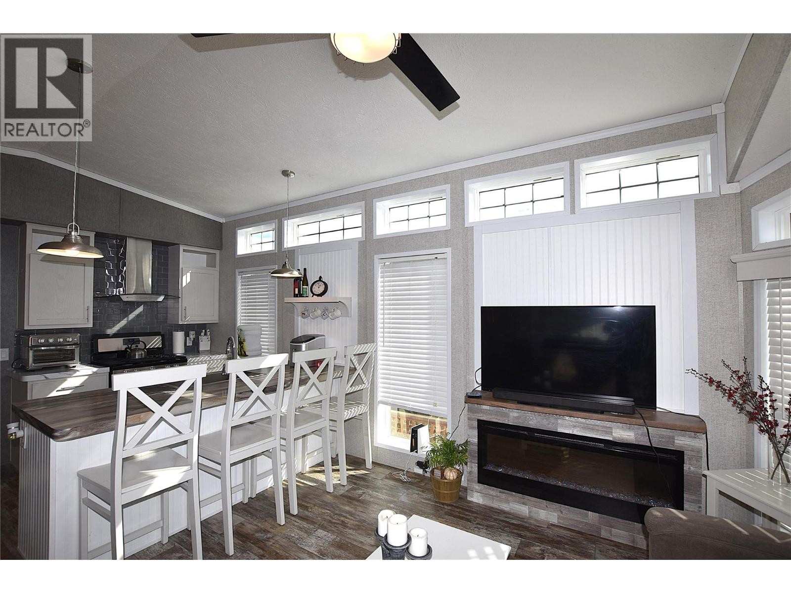 












65 Antoine Unit# 5

,
Vernon,







British Columbia
V1H2A3

