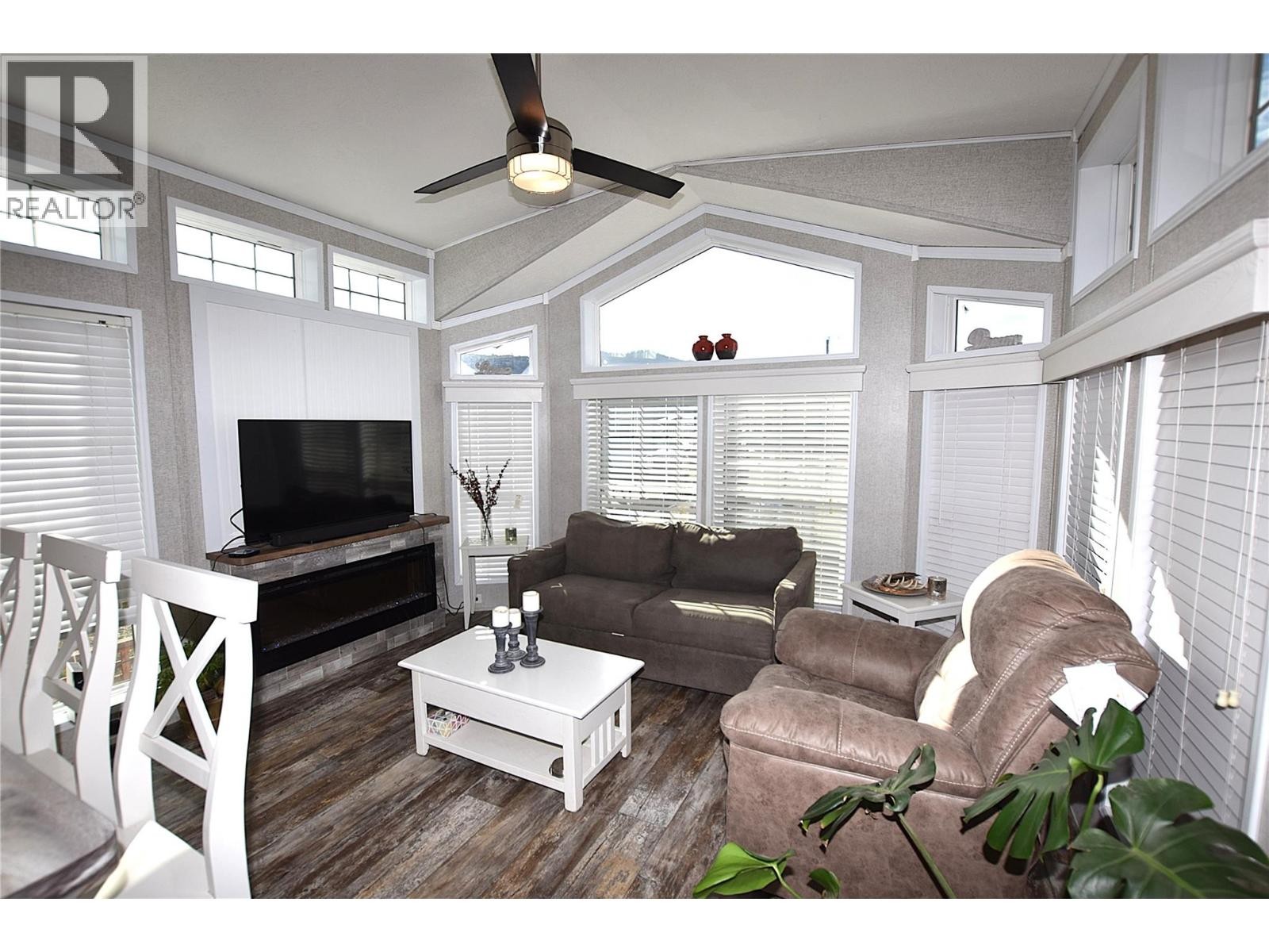 












65 Antoine Unit# 5

,
Vernon,







British Columbia
V1H2A3

