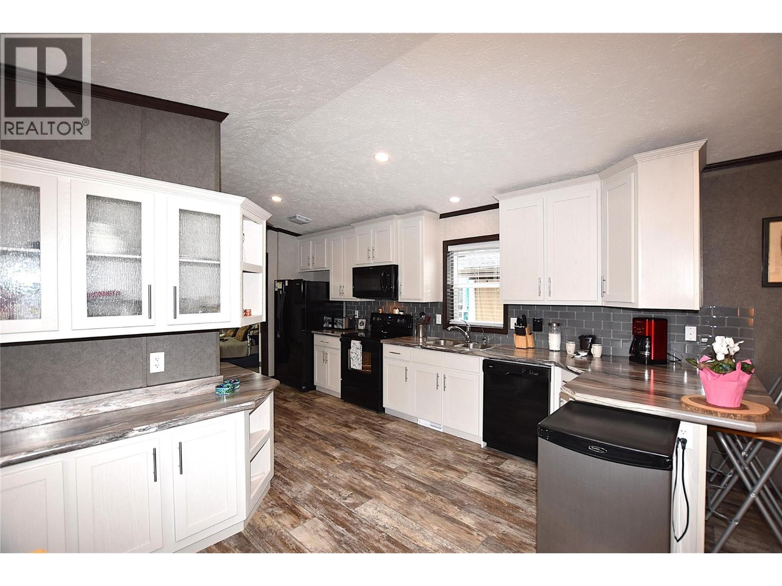 












61 Antoine Road Unit# 8

,
Vernon,




British Columbia
V1H2A3

