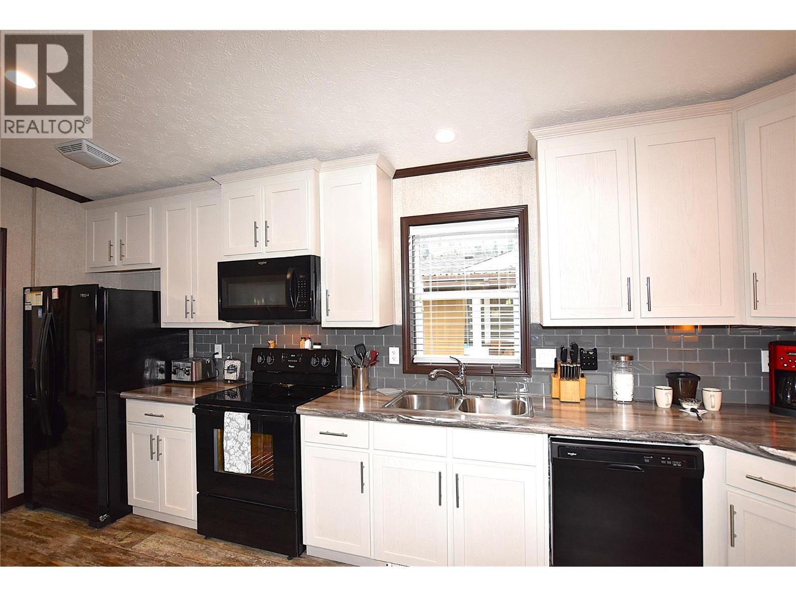 












61 Antoine Road Unit# 8

,
Vernon,




British Columbia
V1H2A3

