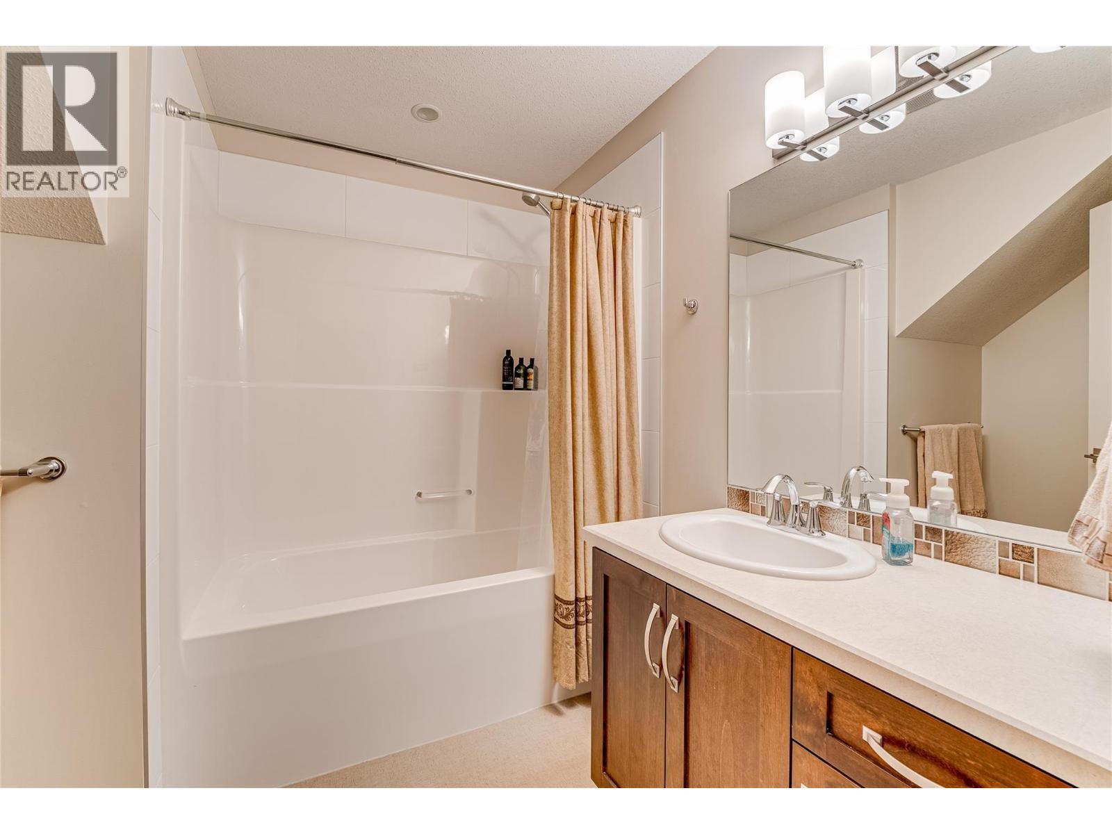 












270 Grouse Avenue

,
Vernon,




British Columbia
V1H2A1

