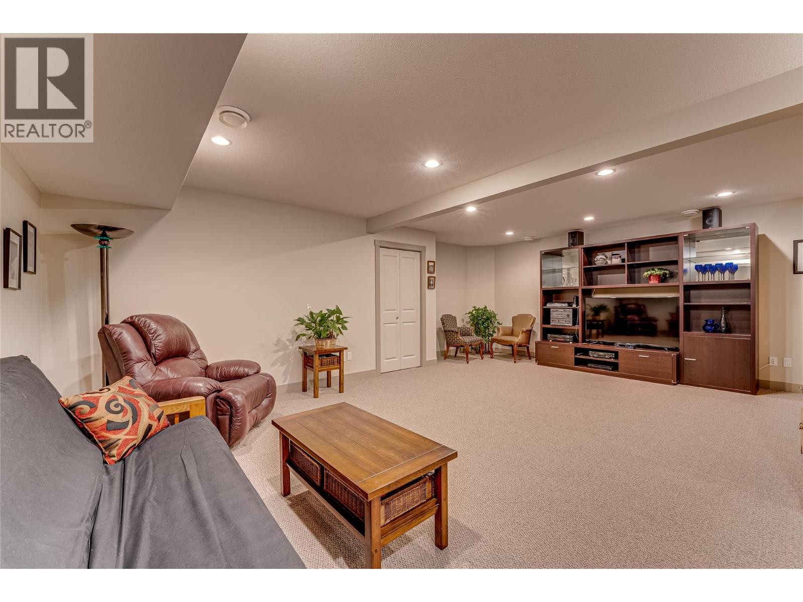 












270 Grouse Avenue

,
Vernon,




British Columbia
V1H2A1

