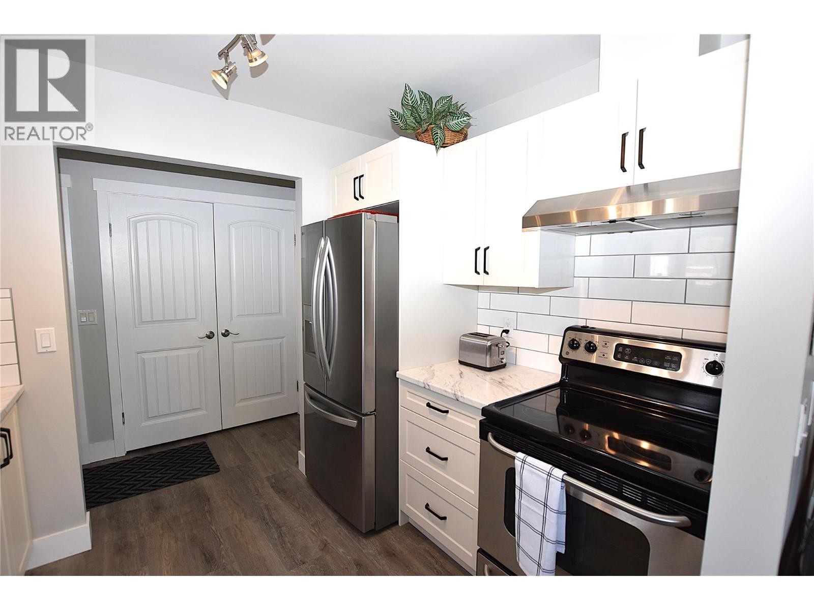 












191 Falcon Avenue

,
Vernon,




British Columbia
V1H2A1

