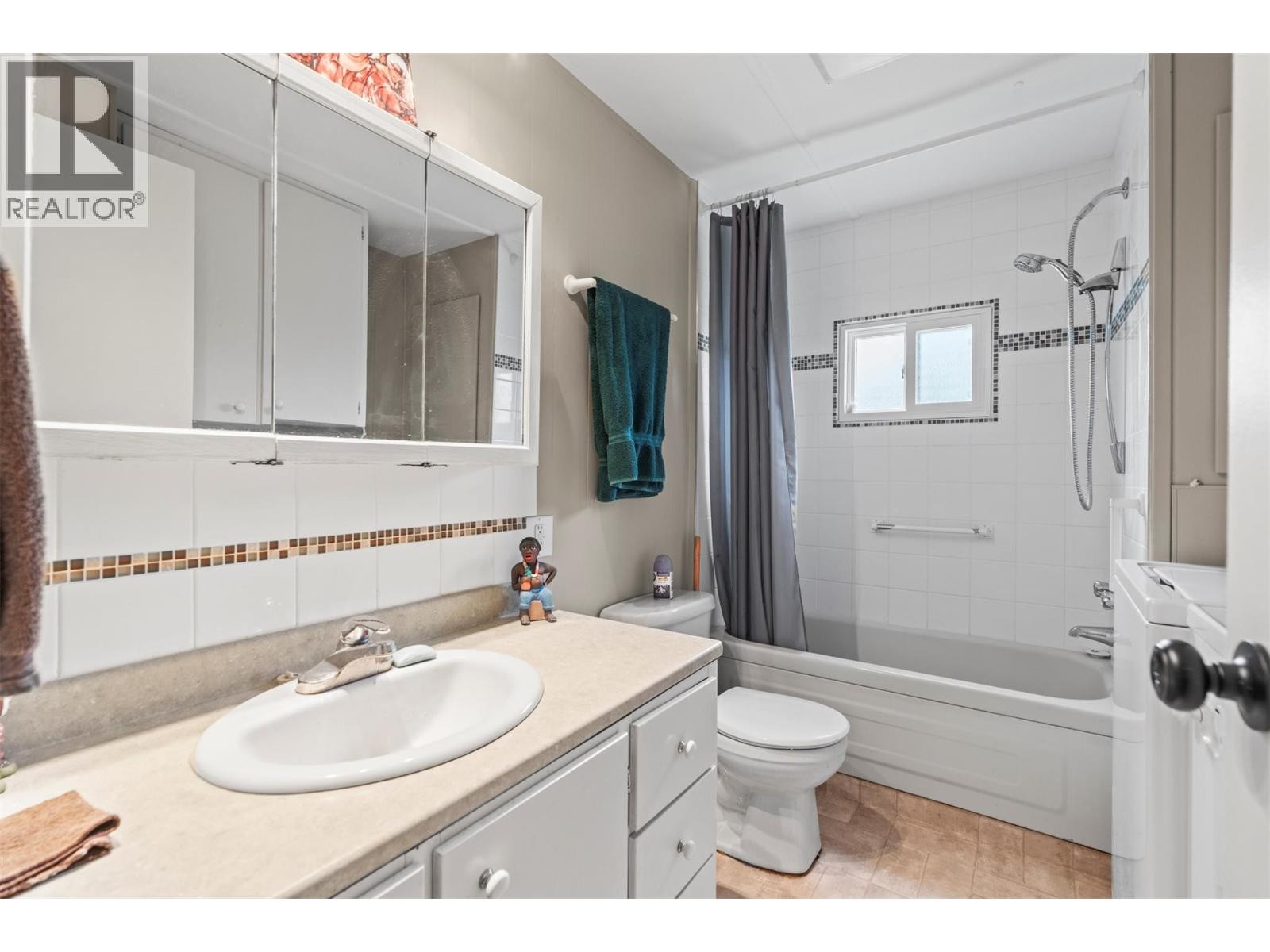 












2727 Lakeshore Road Unit# 101

,
Vernon,




British Columbia
V1H1X5

