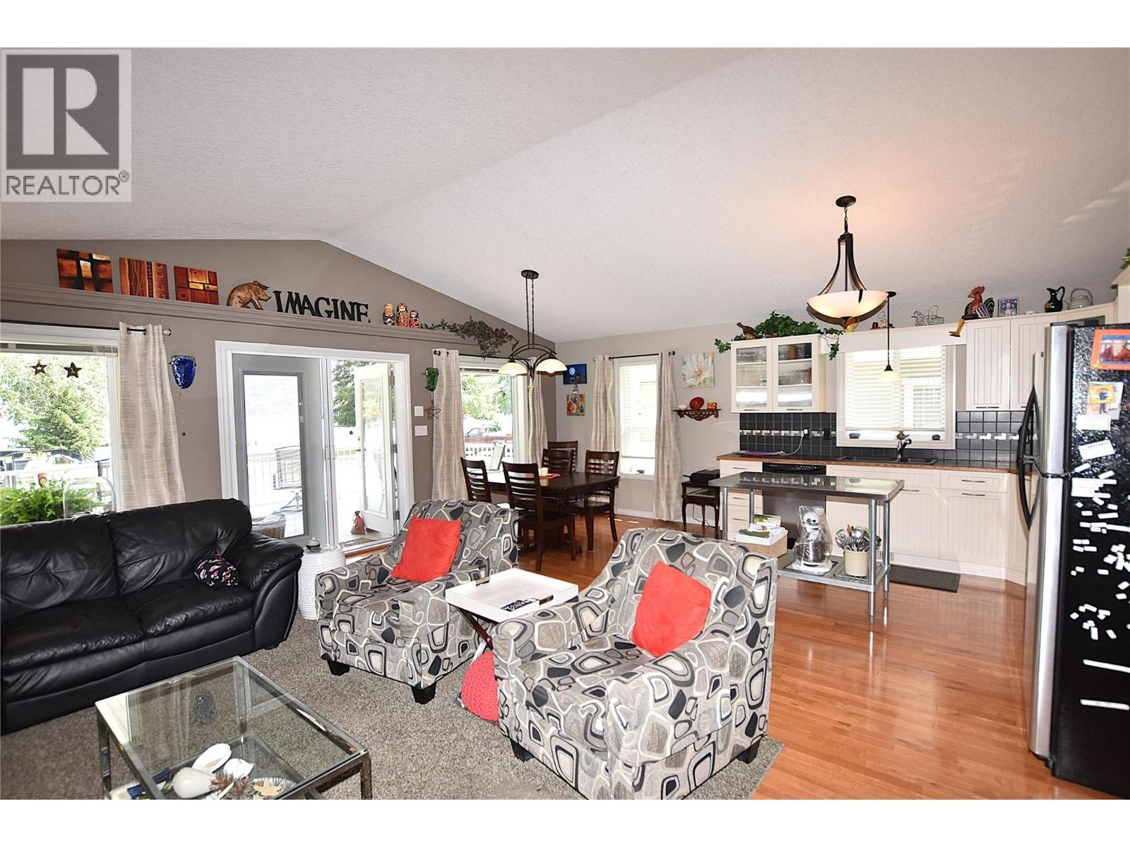 












39 Lakeshore Drive

,
Vernon,




British Columbia
V1H2A1

