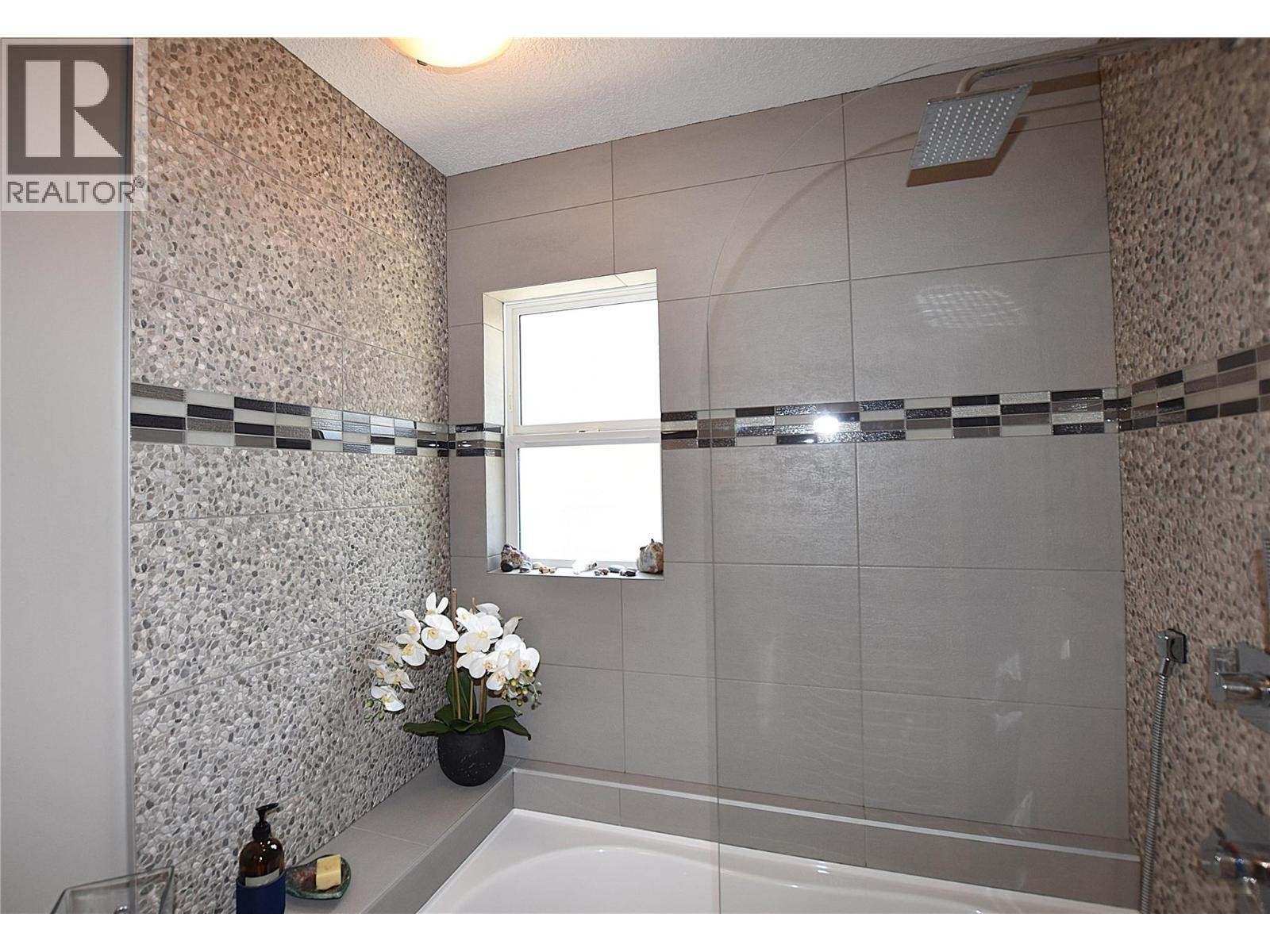 












39 Lakeshore Drive

,
Vernon,




British Columbia
V1H2A1

