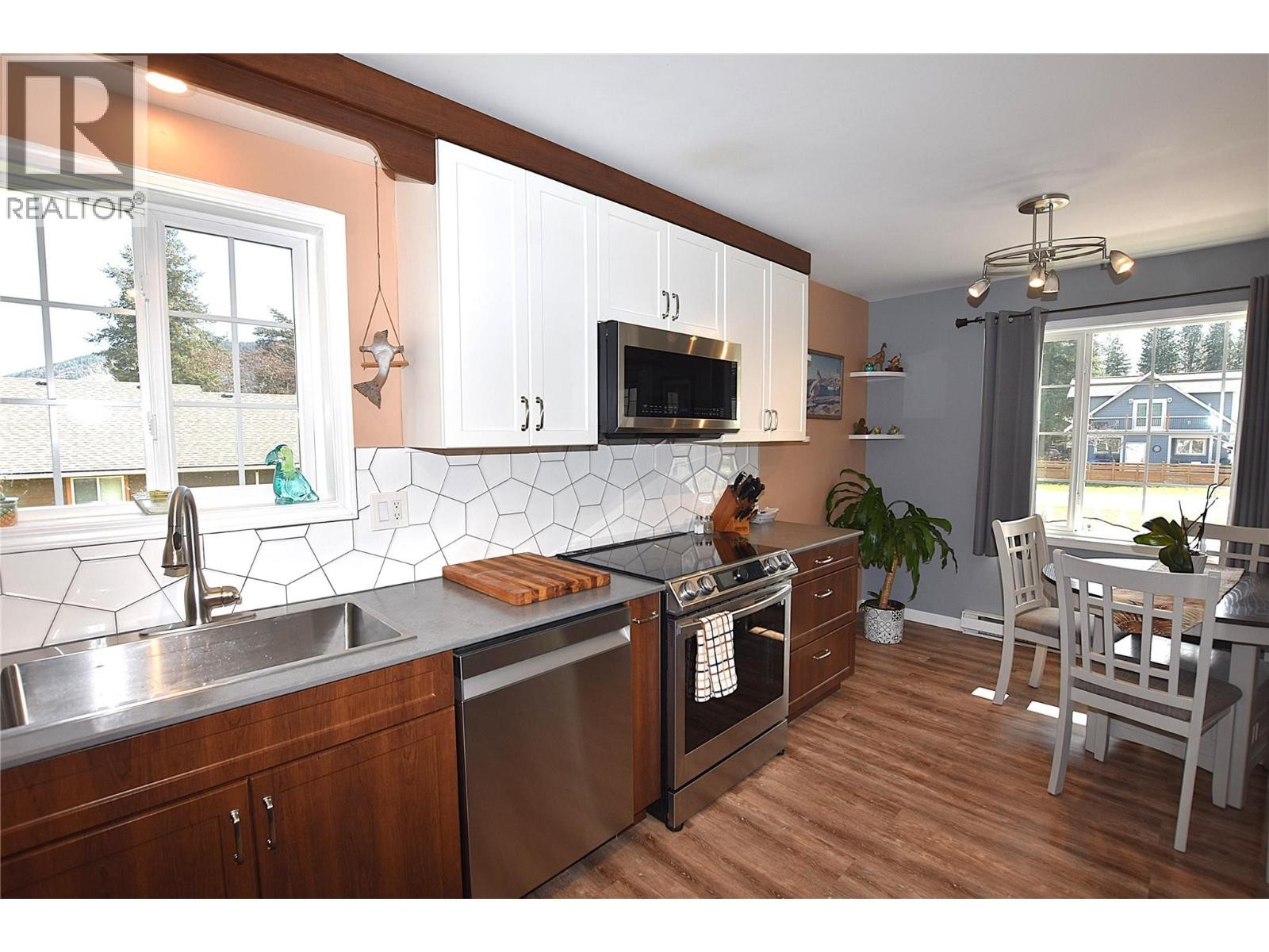 












441 Hummingbird Avenue

,
Vernon,




British Columbia
V1H2A1

