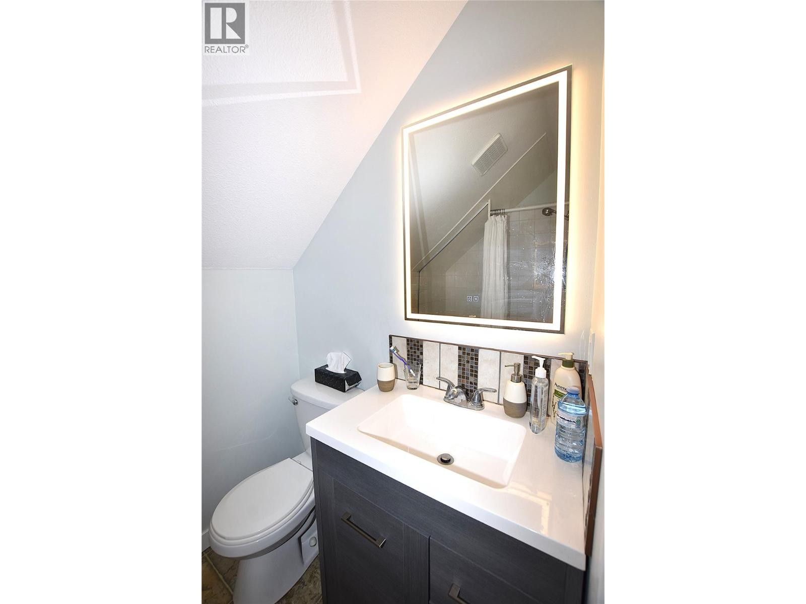 












441 Hummingbird Avenue

,
Vernon,




British Columbia
V1H2A1

