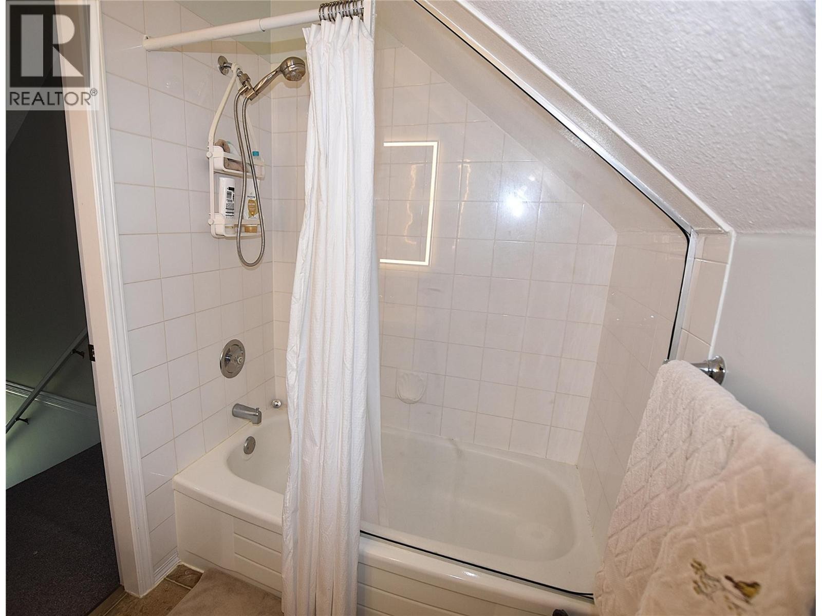 












441 Hummingbird Avenue

,
Vernon,




British Columbia
V1H2A1

