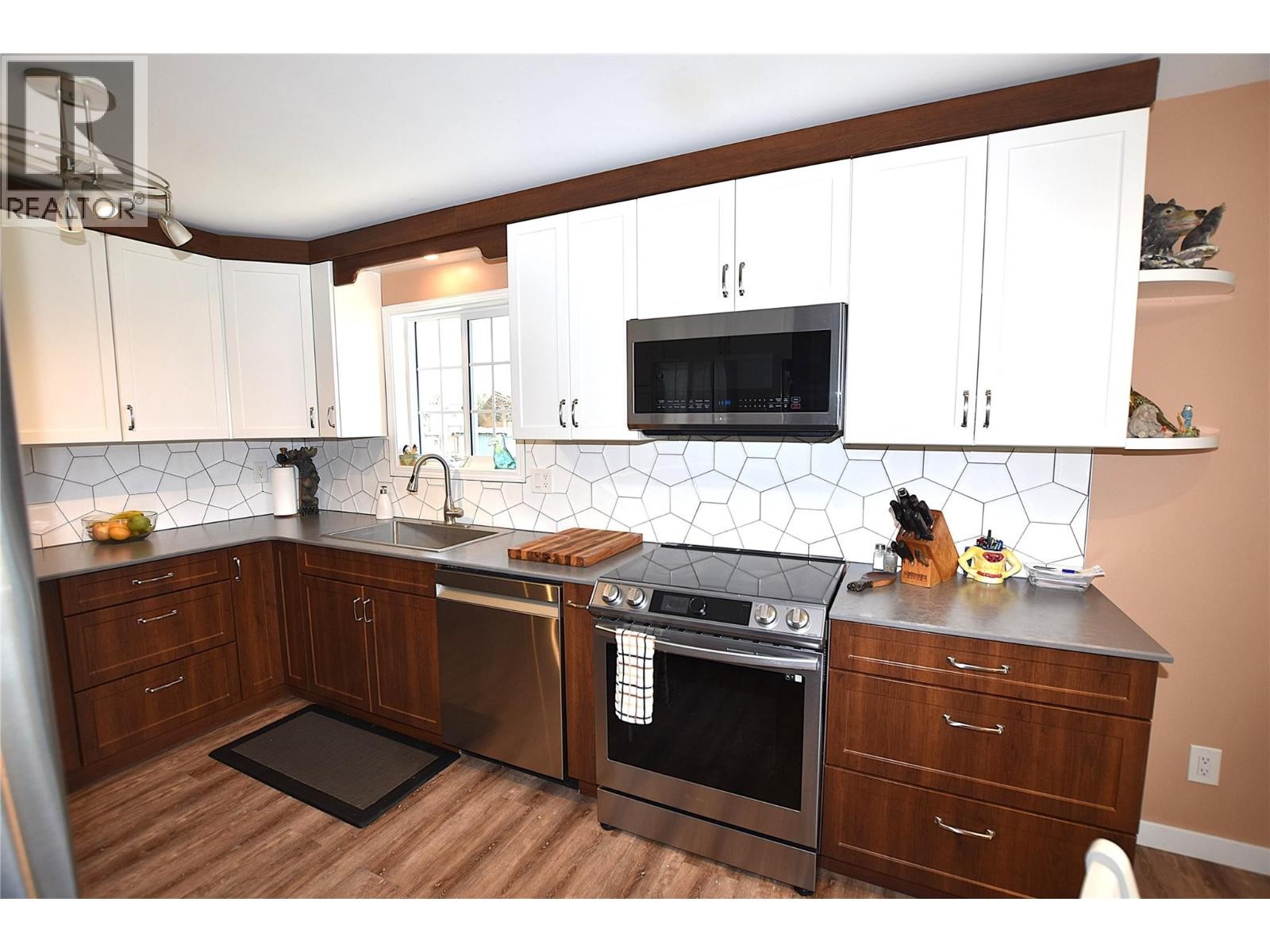 












441 Hummingbird Avenue

,
Vernon,




British Columbia
V1H2A1

