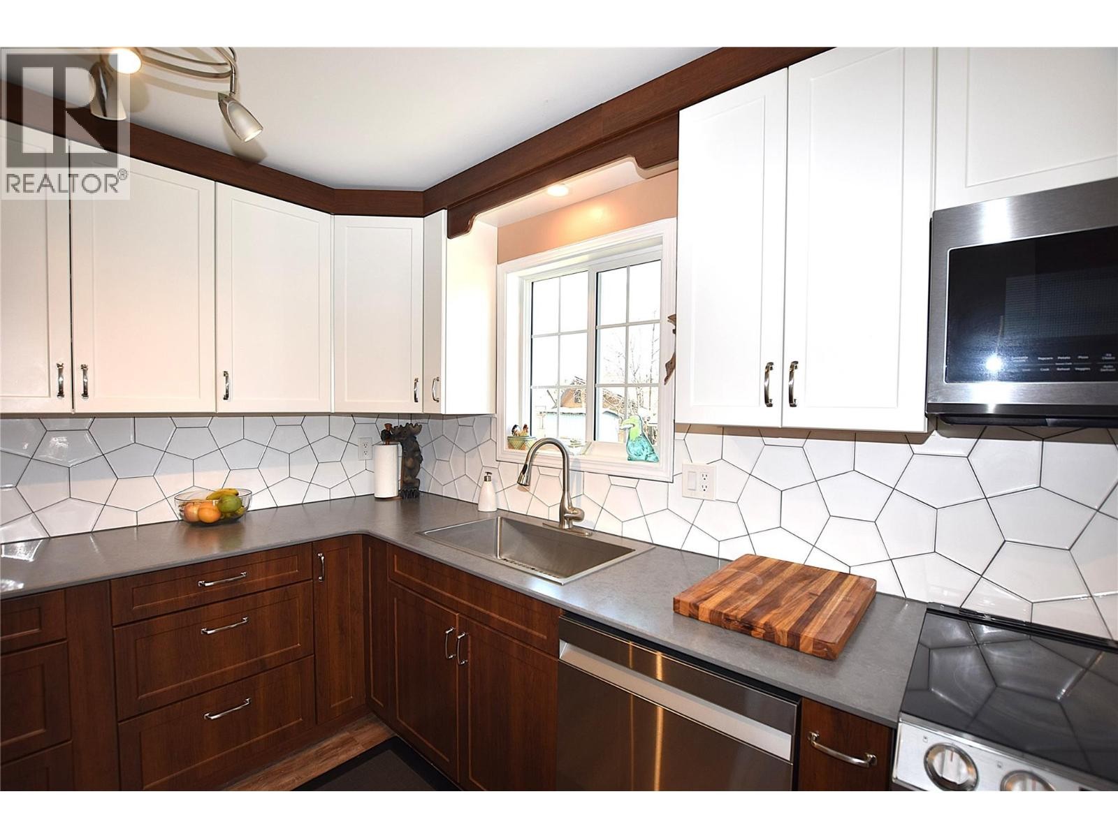 












441 Hummingbird Avenue

,
Vernon,




British Columbia
V1H2A1

