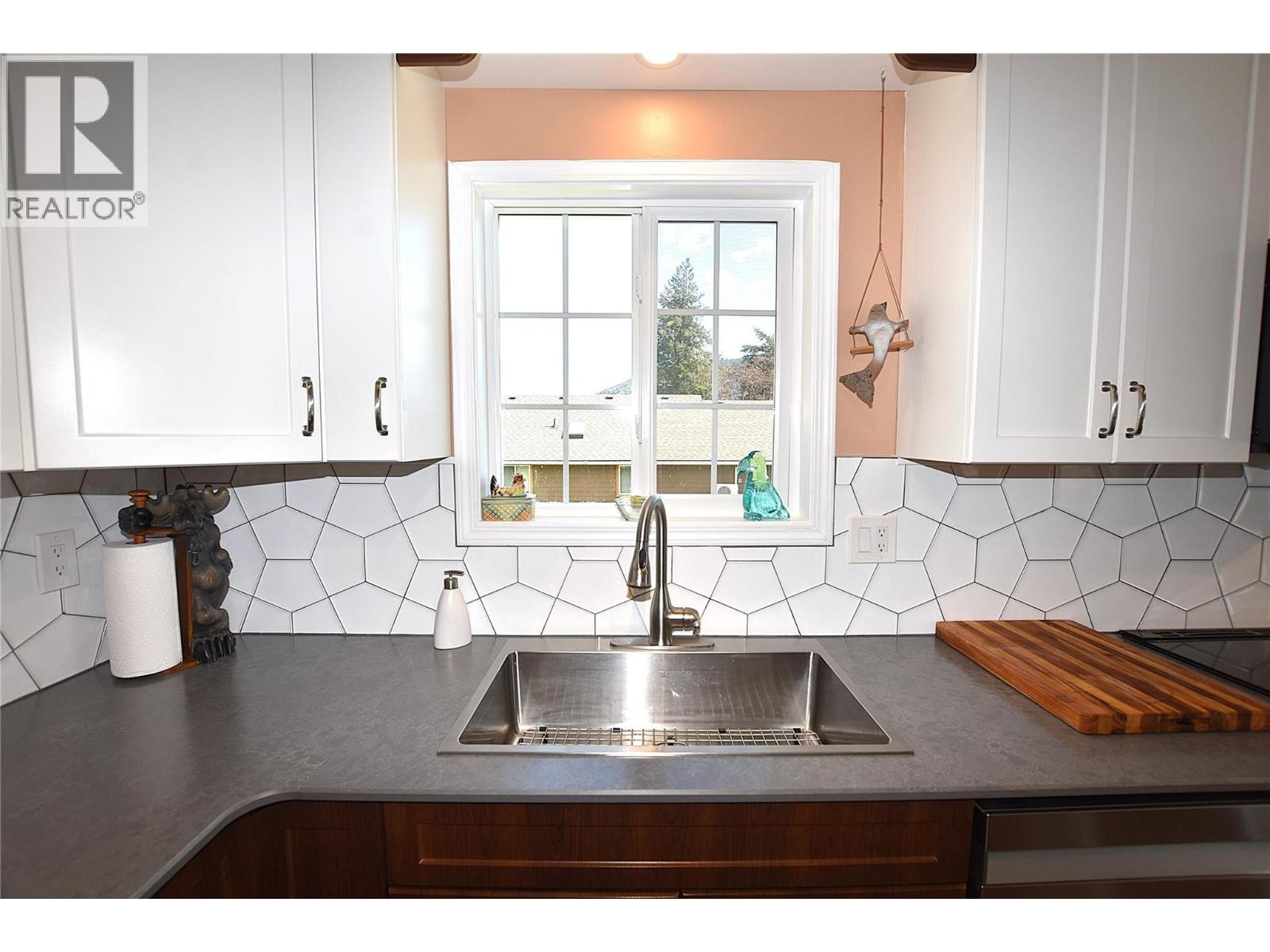 












441 Hummingbird Avenue

,
Vernon,




British Columbia
V1H2A1

