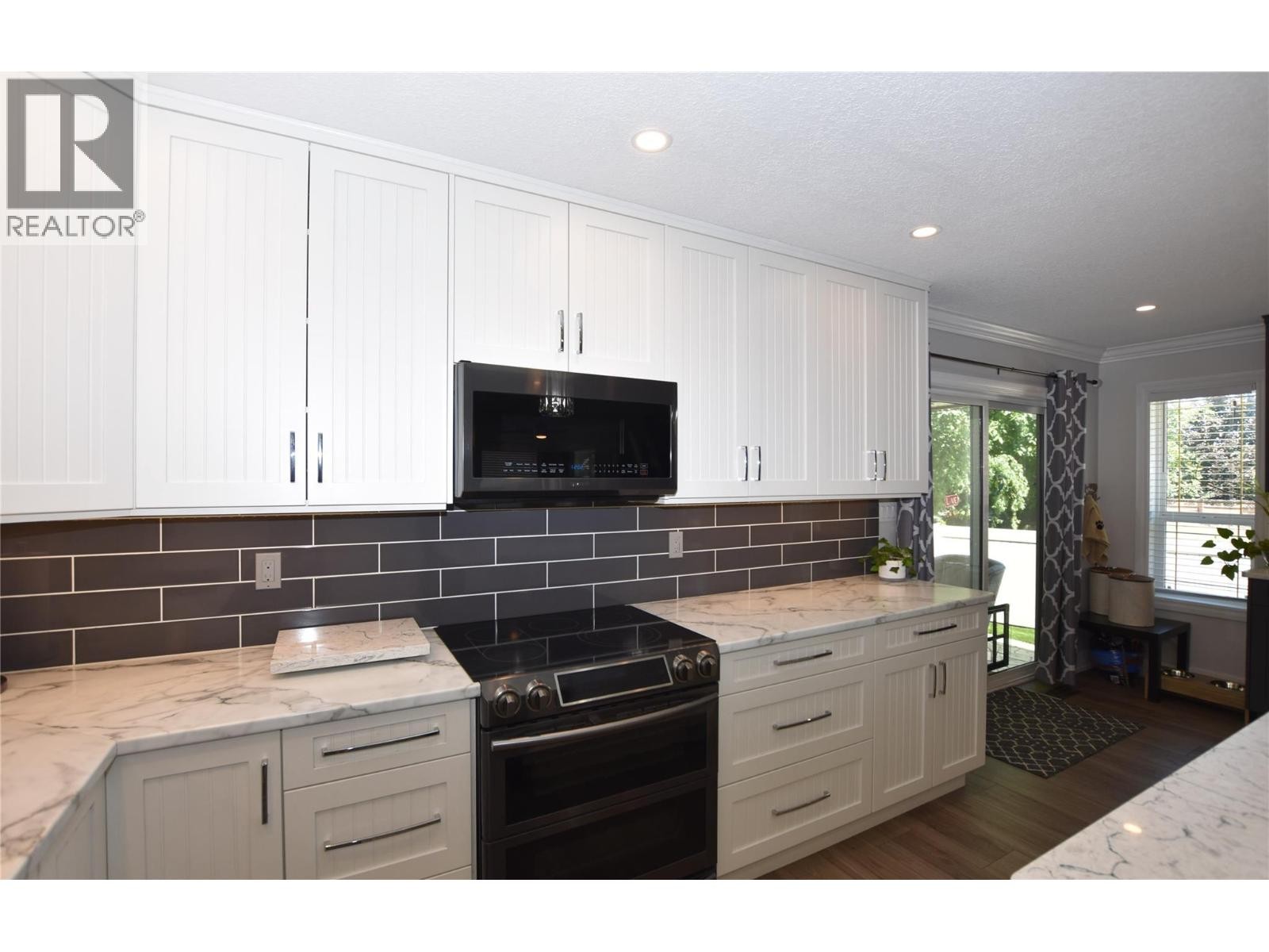 












562 Meadowlark Avenue

,
Vernon,




British Columbia
V1H2A1


