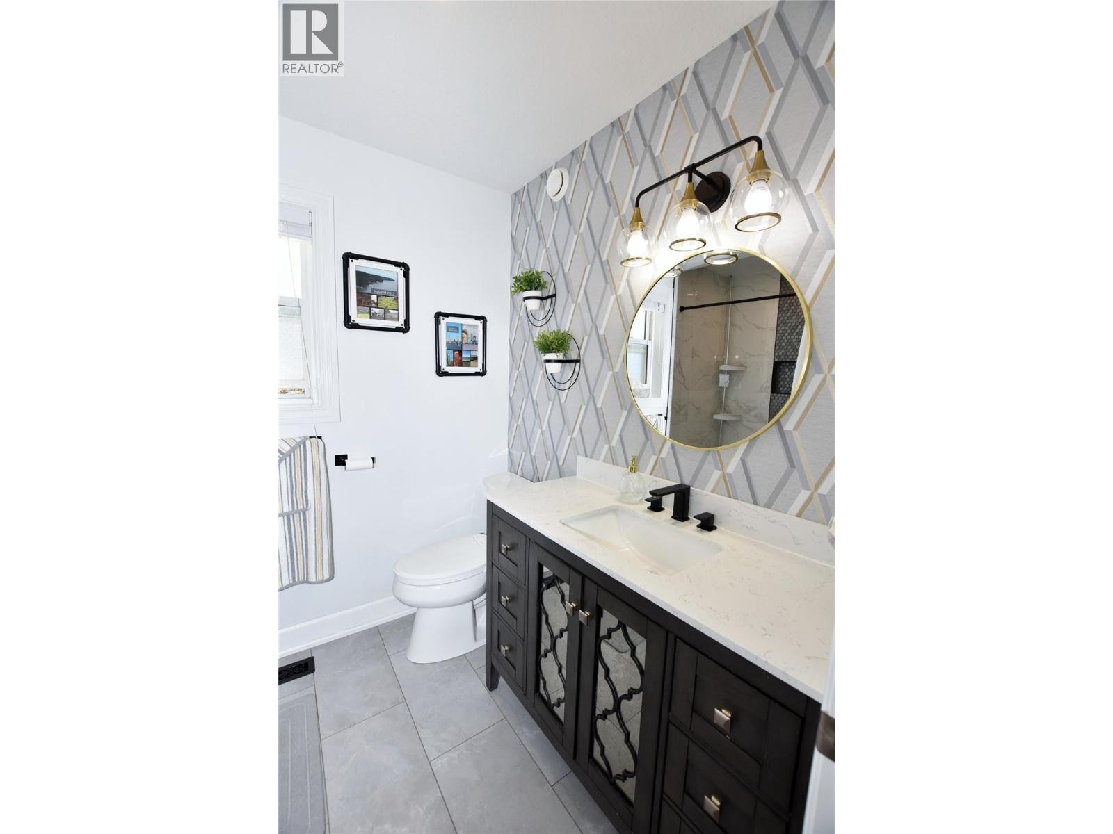 












562 Meadowlark Avenue

,
Vernon,




British Columbia
V1H2A1


