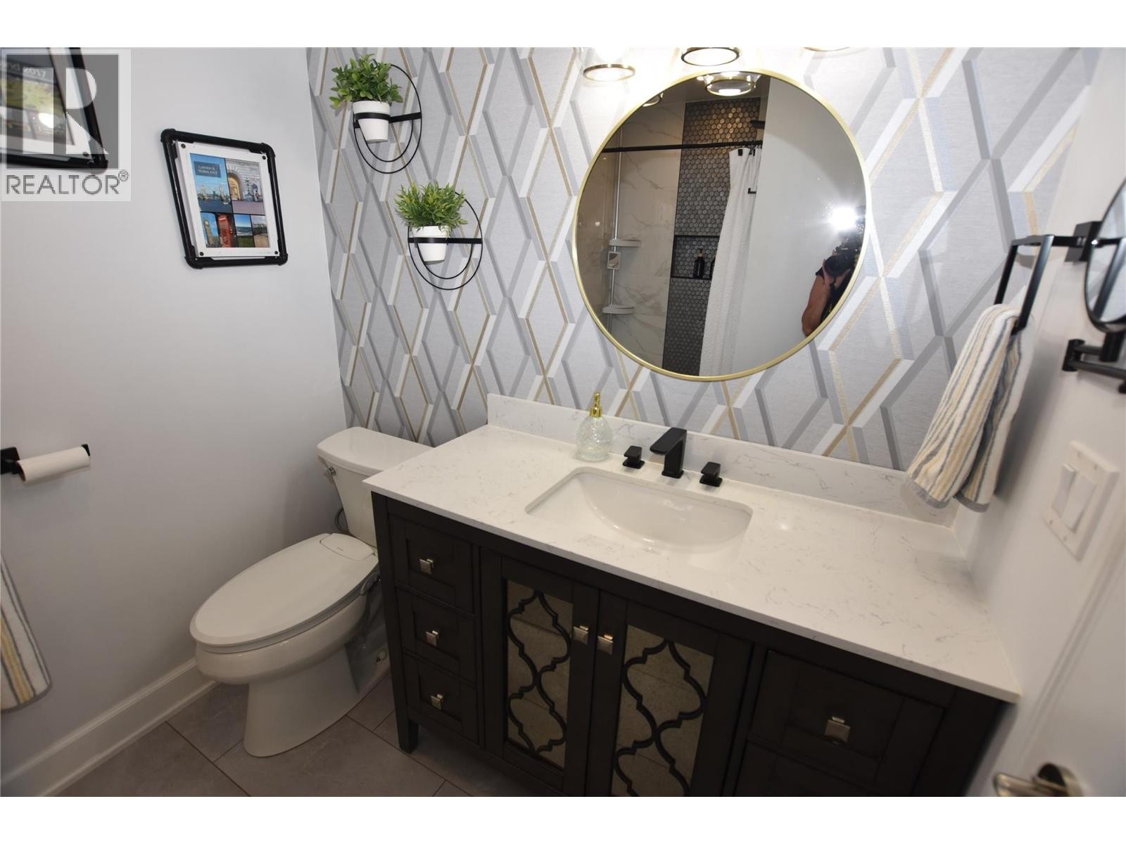 












562 Meadowlark Avenue

,
Vernon,




British Columbia
V1H2A1

