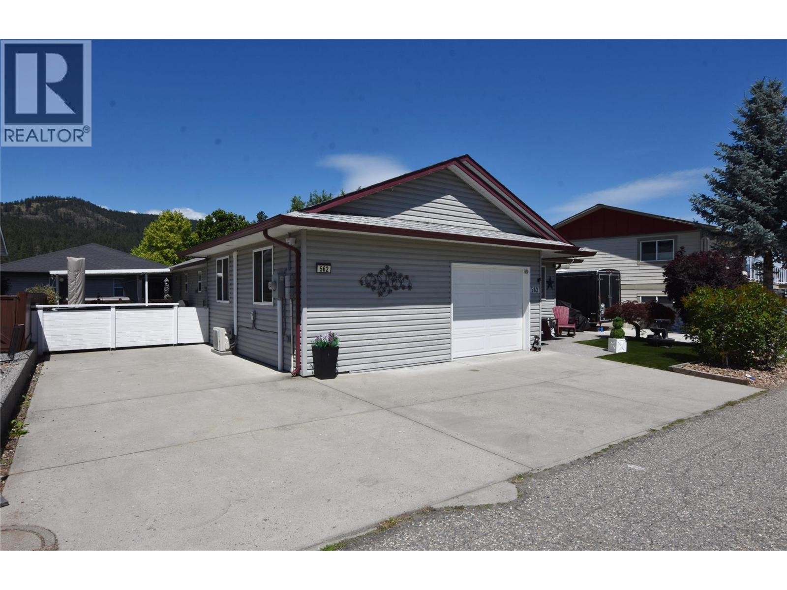












562 Meadowlark Avenue

,
Vernon,




British Columbia
V1H2A1

