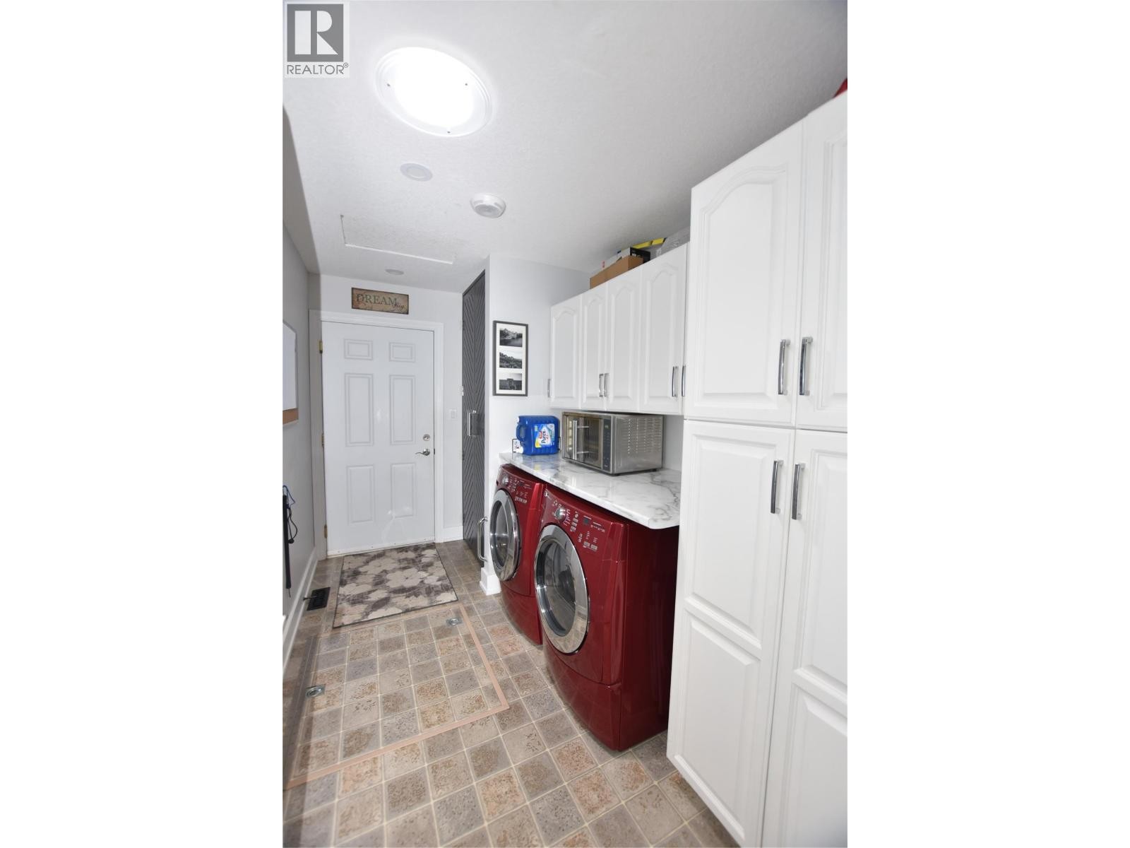 












562 Meadowlark Avenue

,
Vernon,




British Columbia
V1H2A1

