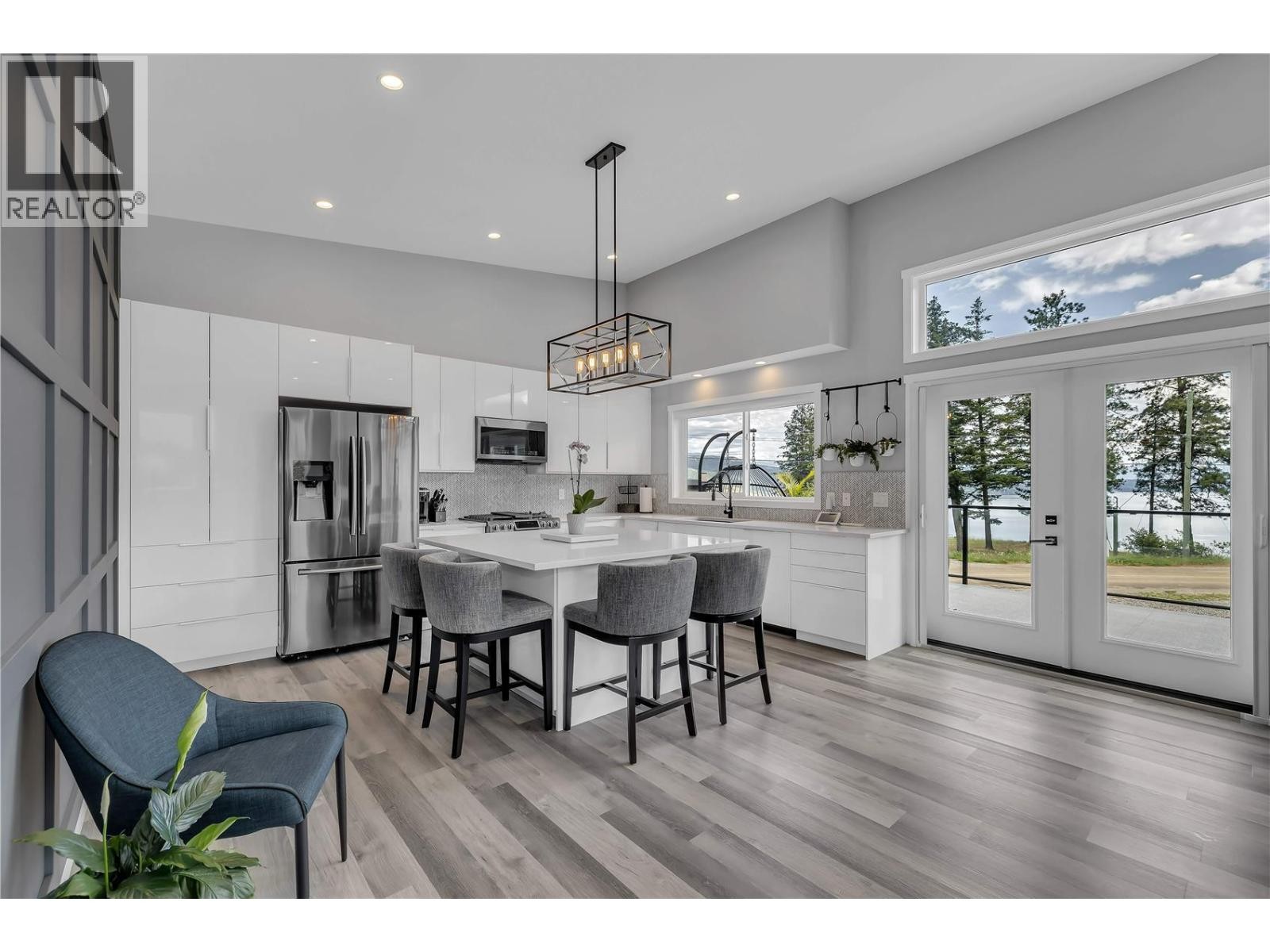 












7210 Dunwaters Road

,
Kelowna,




British Columbia
V1Z3W5

