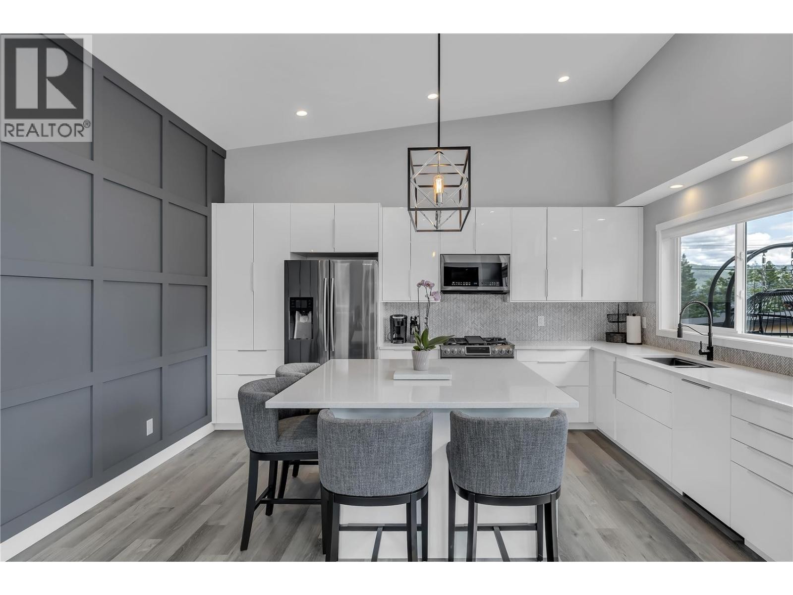 












7210 Dunwaters Road

,
Kelowna,




British Columbia
V1Z3W5

