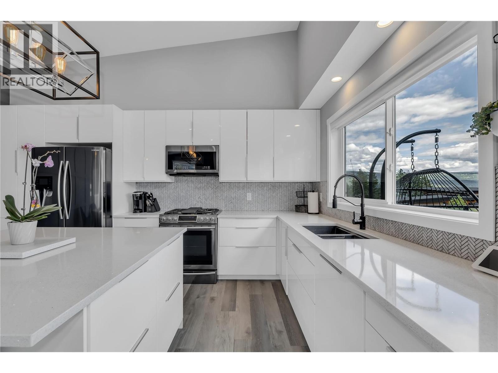 












7210 Dunwaters Road

,
Kelowna,




British Columbia
V1Z3W5

