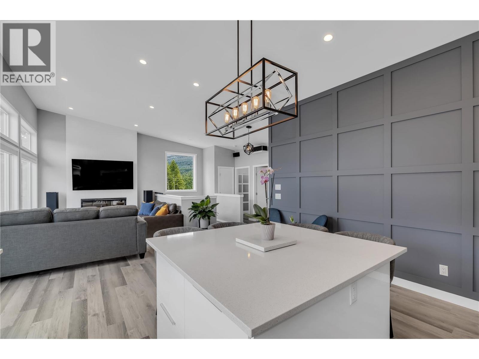 












7210 Dunwaters Road

,
Kelowna,




British Columbia
V1Z3W5


