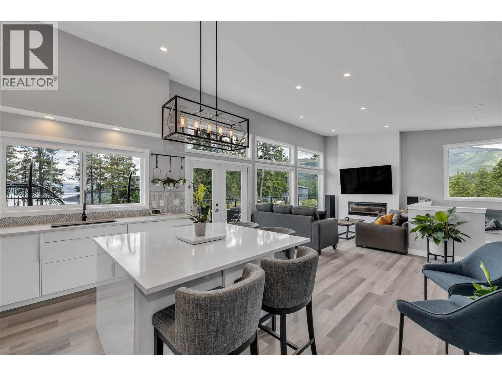 












7210 Dunwaters Road

,
Kelowna,




British Columbia
V1Z3W5

