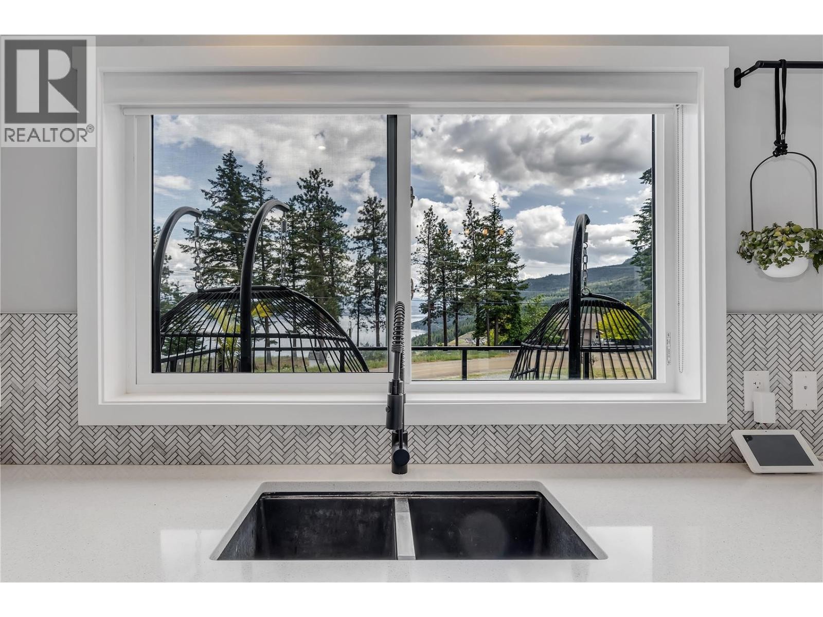












7210 Dunwaters Road

,
Kelowna,




British Columbia
V1Z3W5

