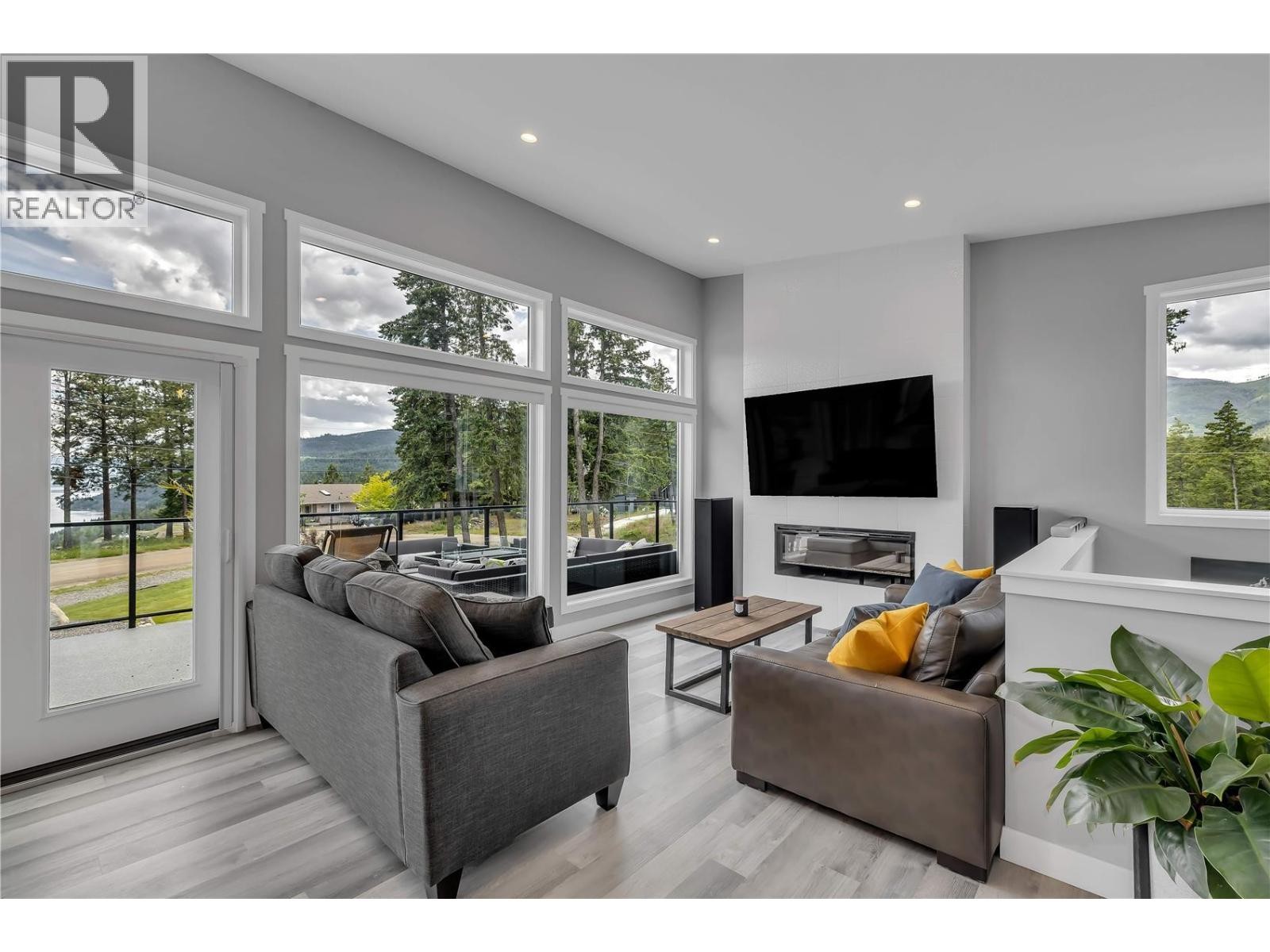 












7210 Dunwaters Road

,
Kelowna,




British Columbia
V1Z3W5


