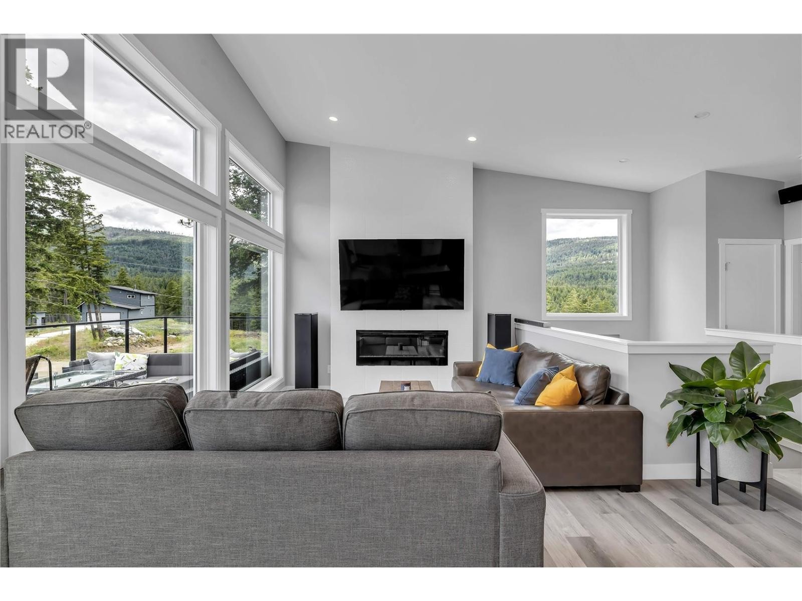 












7210 Dunwaters Road

,
Kelowna,




British Columbia
V1Z3W5

