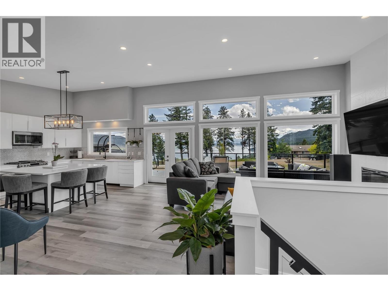 












7210 Dunwaters Road

,
Kelowna,




British Columbia
V1Z3W5

