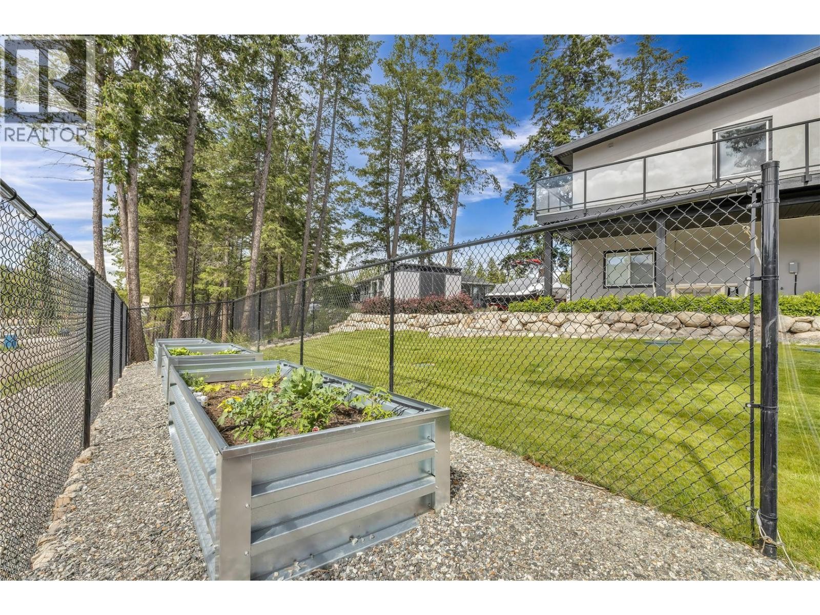 












7210 Dunwaters Road

,
Kelowna,




British Columbia
V1Z3W5

