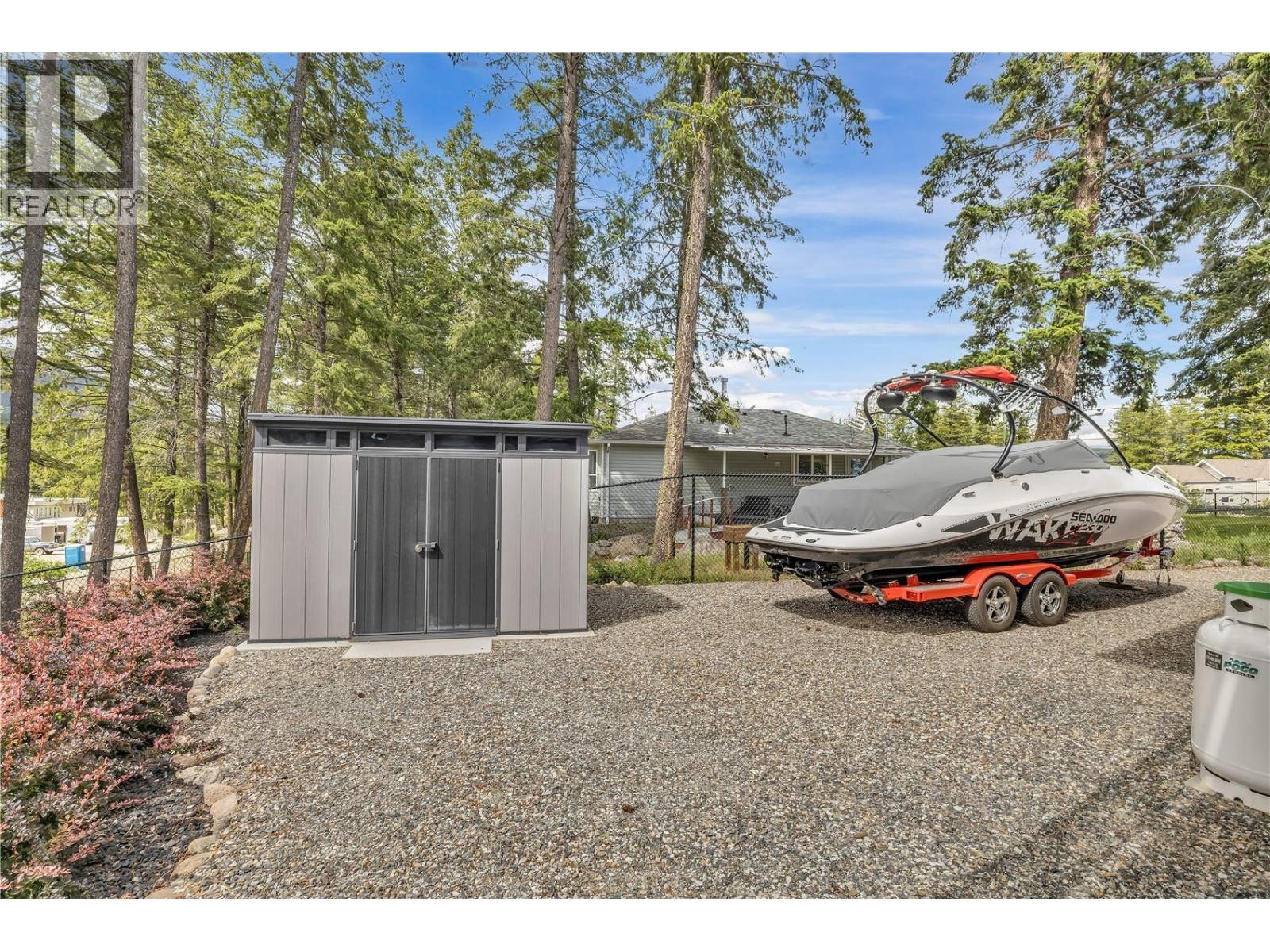 












7210 Dunwaters Road

,
Kelowna,




British Columbia
V1Z3W5

