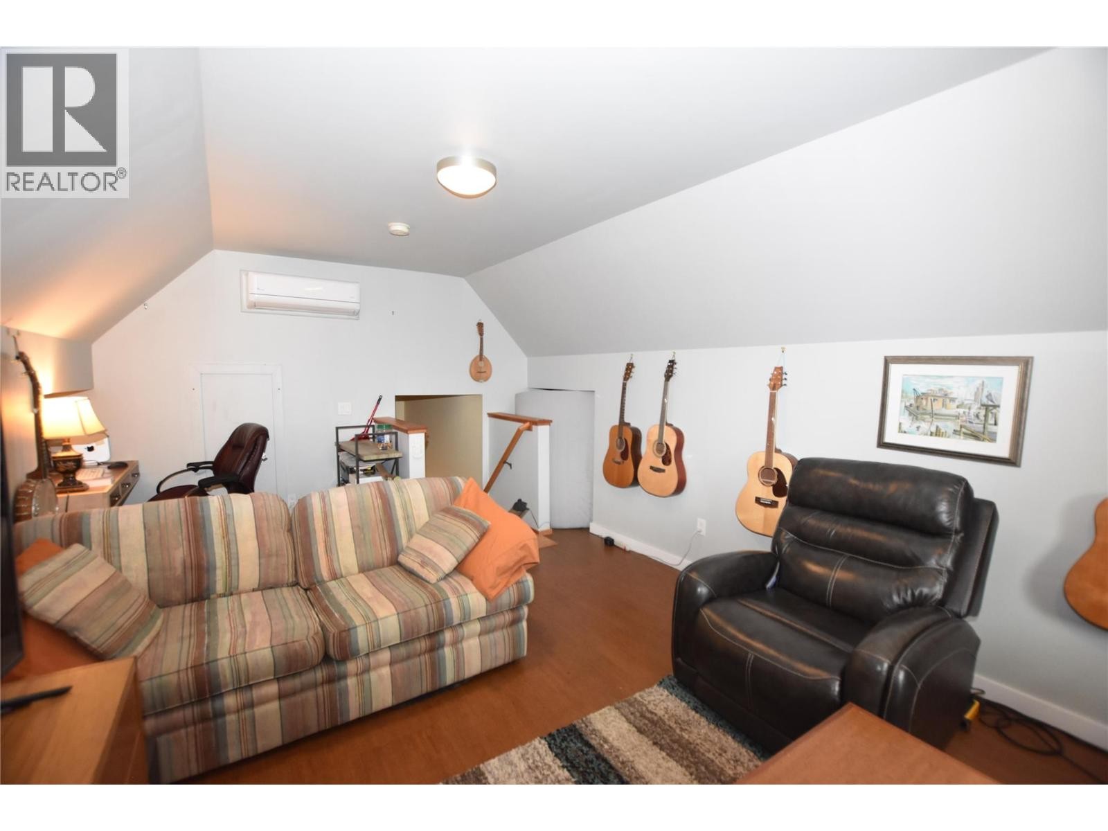 












430 Hummingbird Avenue

,
Vernon,




British Columbia
V1H2A1

