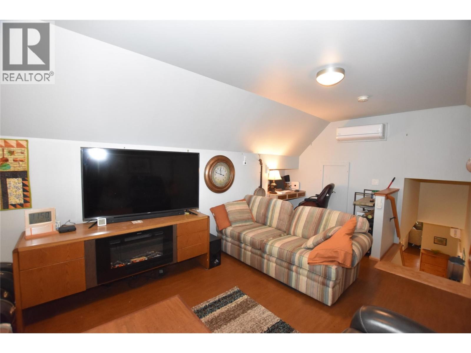 












430 Hummingbird Avenue

,
Vernon,




British Columbia
V1H2A1

