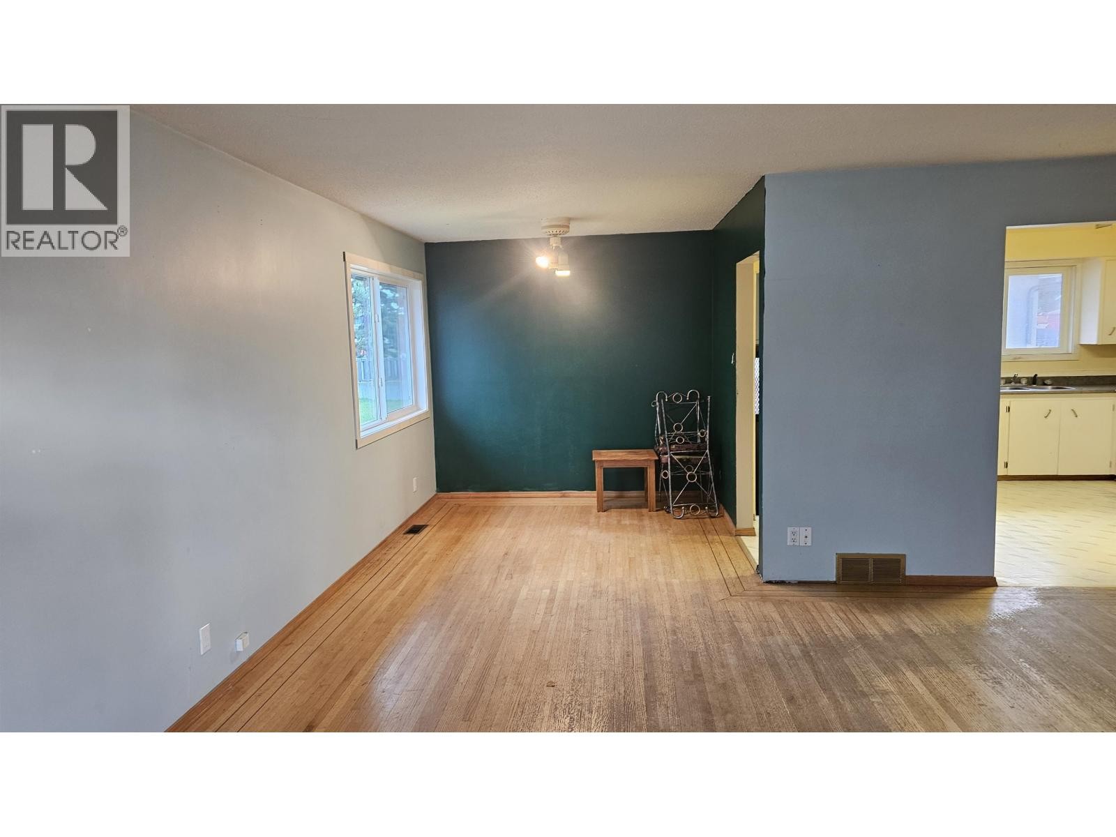 












3962 4TH AVENUE

,
Prince George,




British Columbia
V1M1J4

