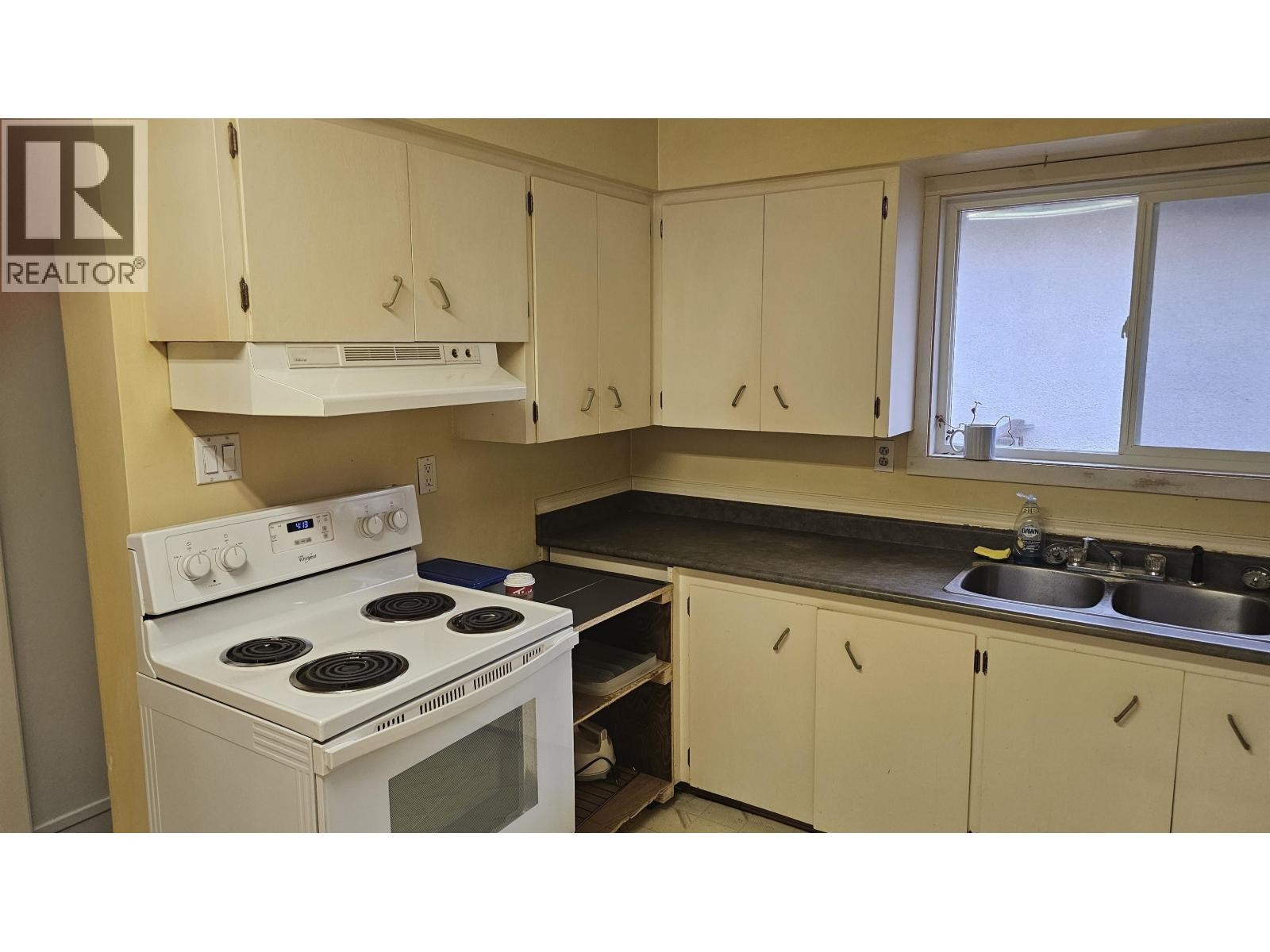 












3962 4TH AVENUE

,
Prince George,




British Columbia
V1M1J4

