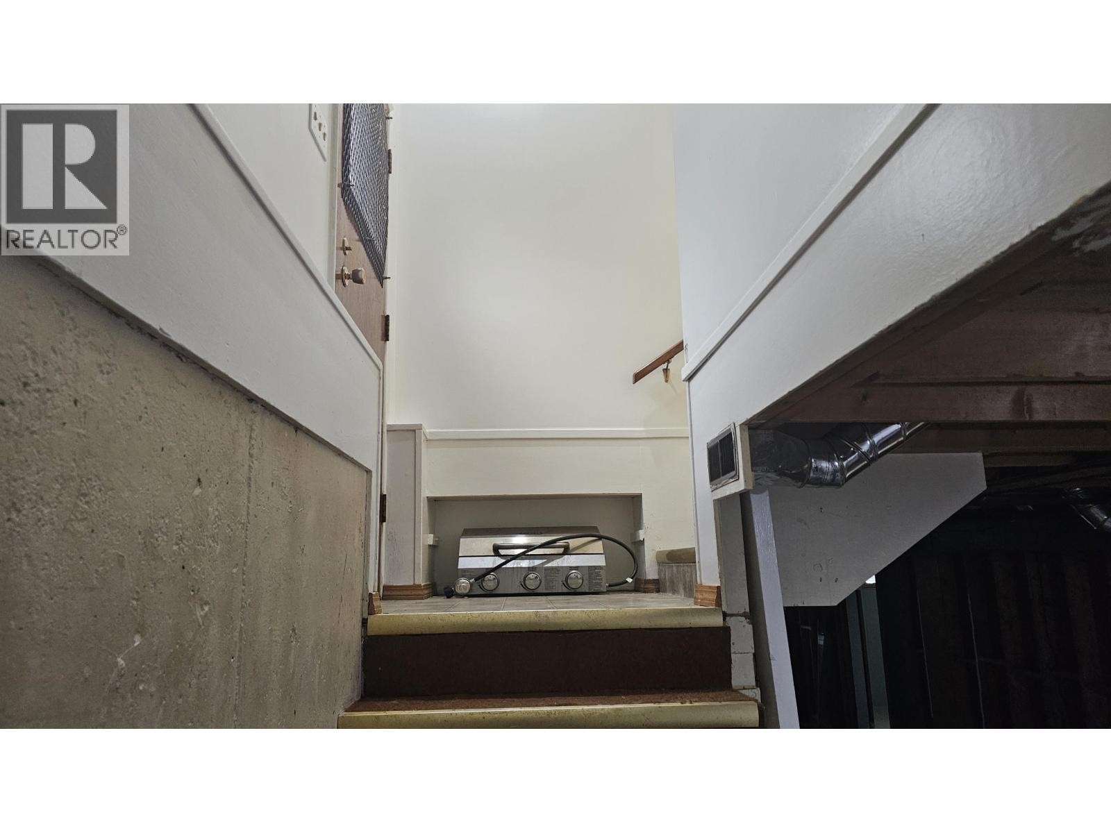 












3962 4TH AVENUE

,
Prince George,




British Columbia
V1M1J4

