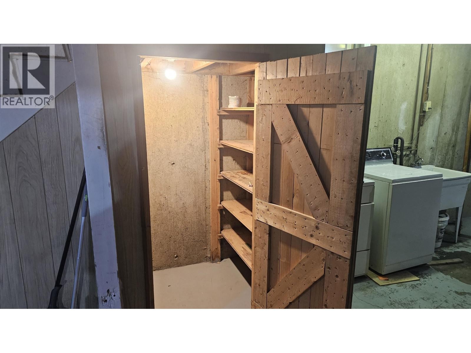 












3962 4TH AVENUE

,
Prince George,




British Columbia
V1M1J4

