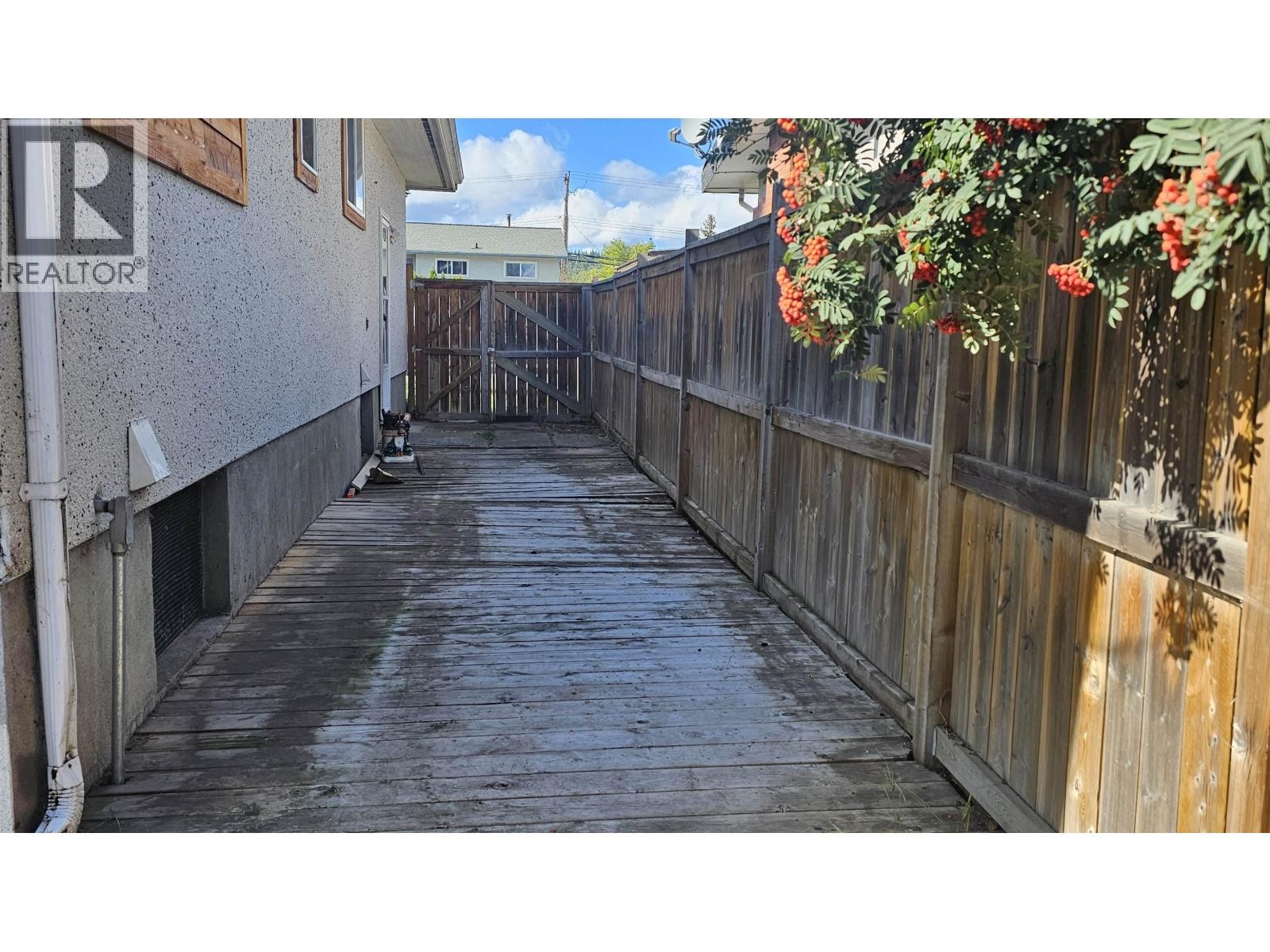 












3962 4TH AVENUE

,
Prince George,




British Columbia
V1M1J4

