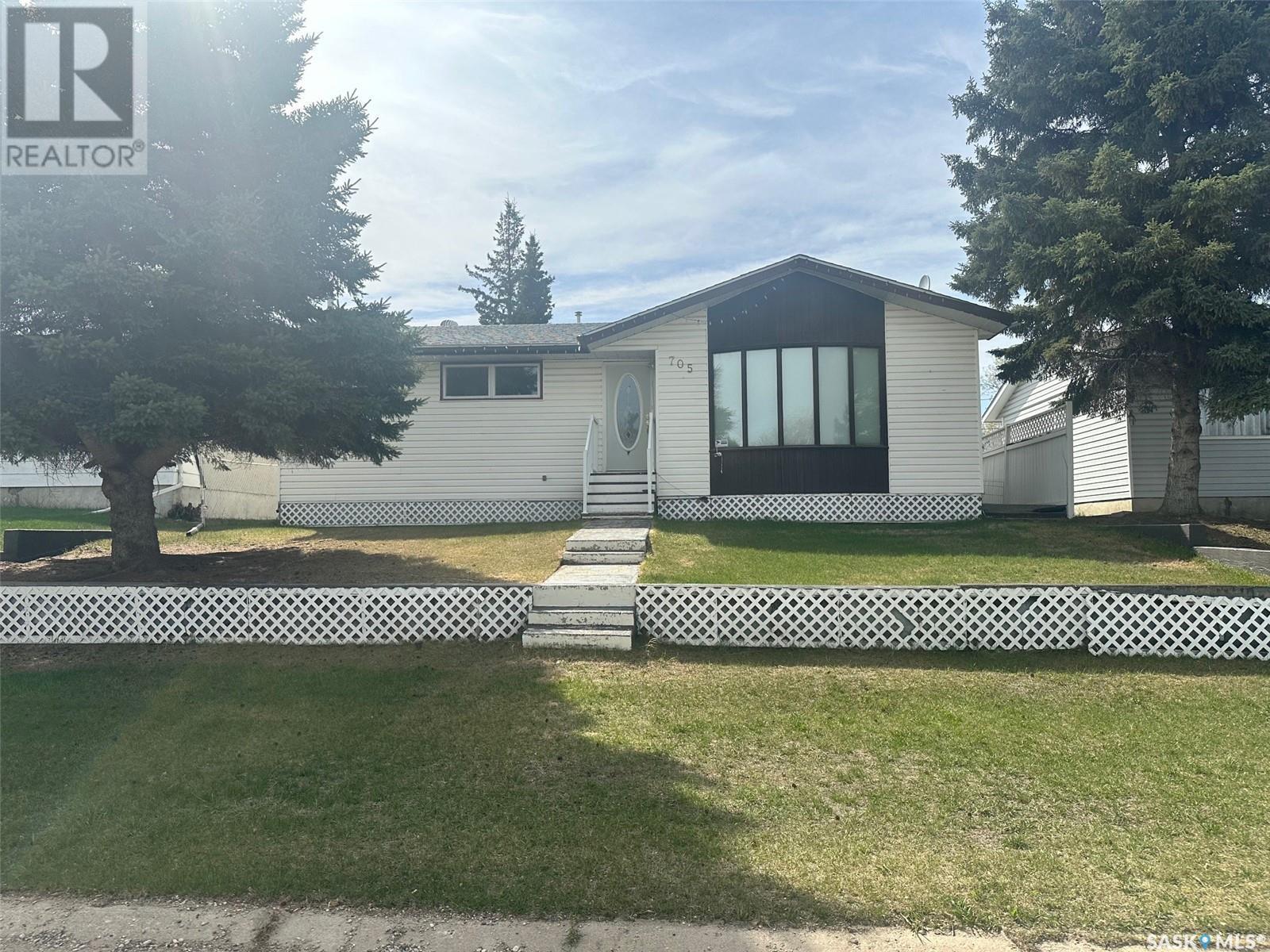 












705 Donald STREET

,
Hudson Bay,




Saskatchewan
S0E0Y0

